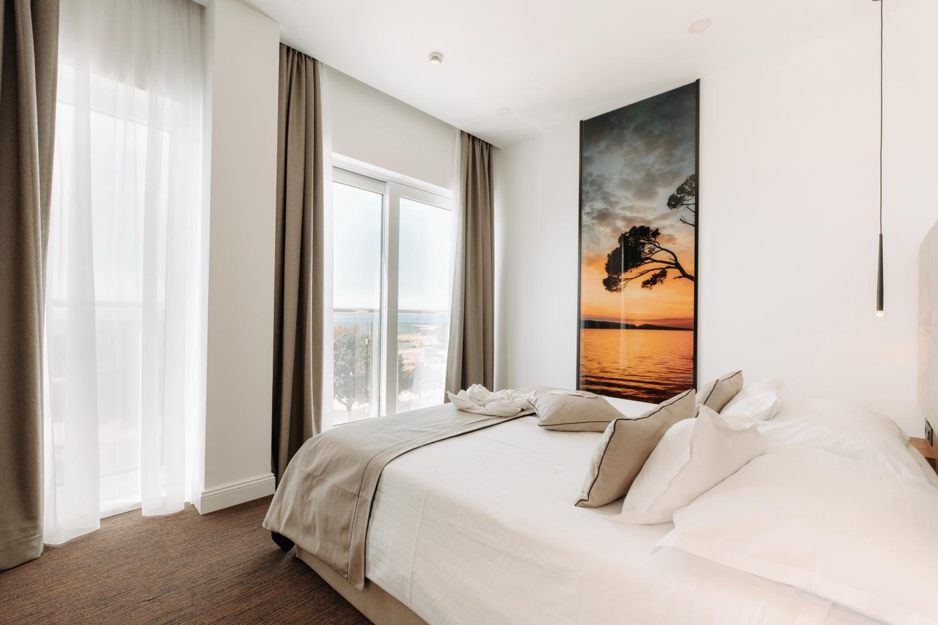 Deluxe Double Room with Balcony and Sea View