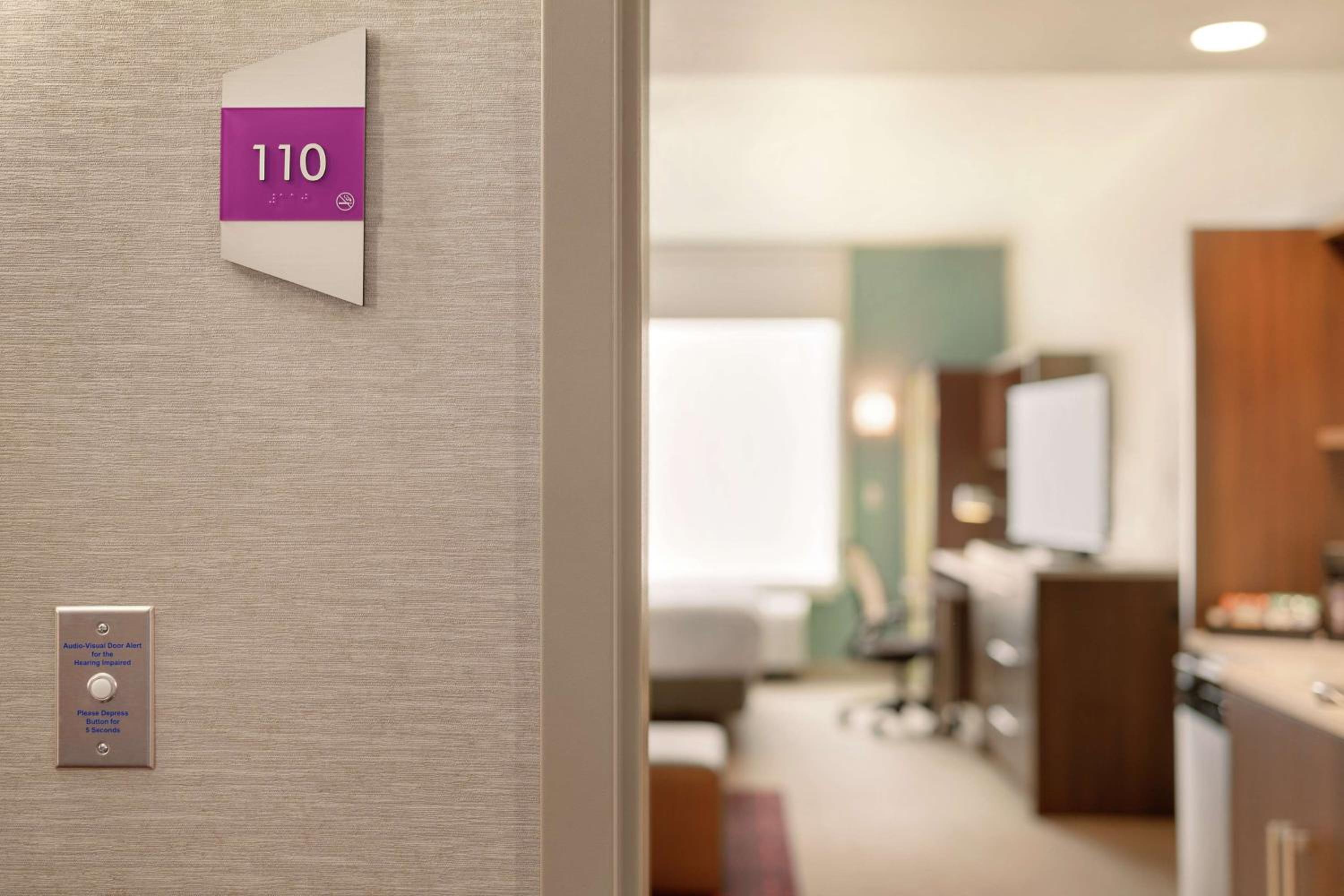 King Studio Suite - Hearing Access/Non-Smoking - Photo 3