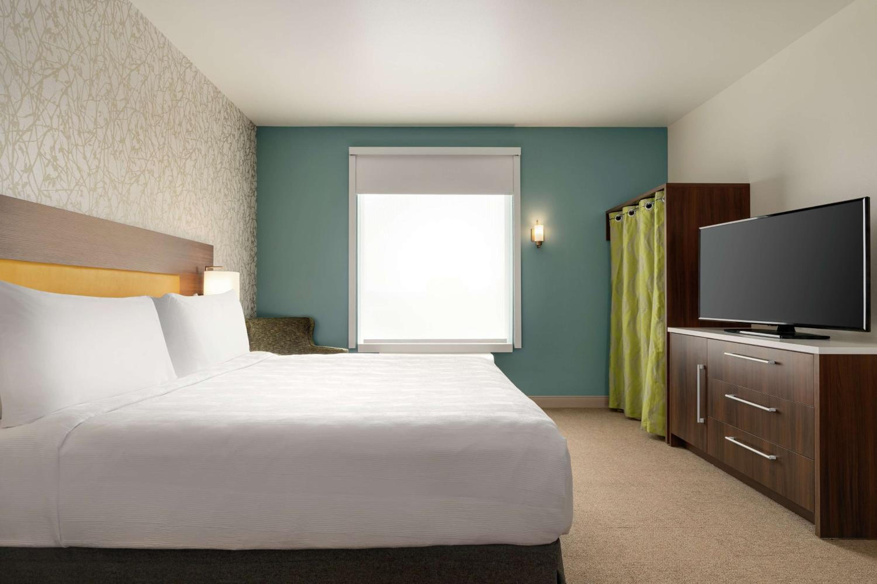 King Suite - Mobility Access/Non-Smoking - Photo 4