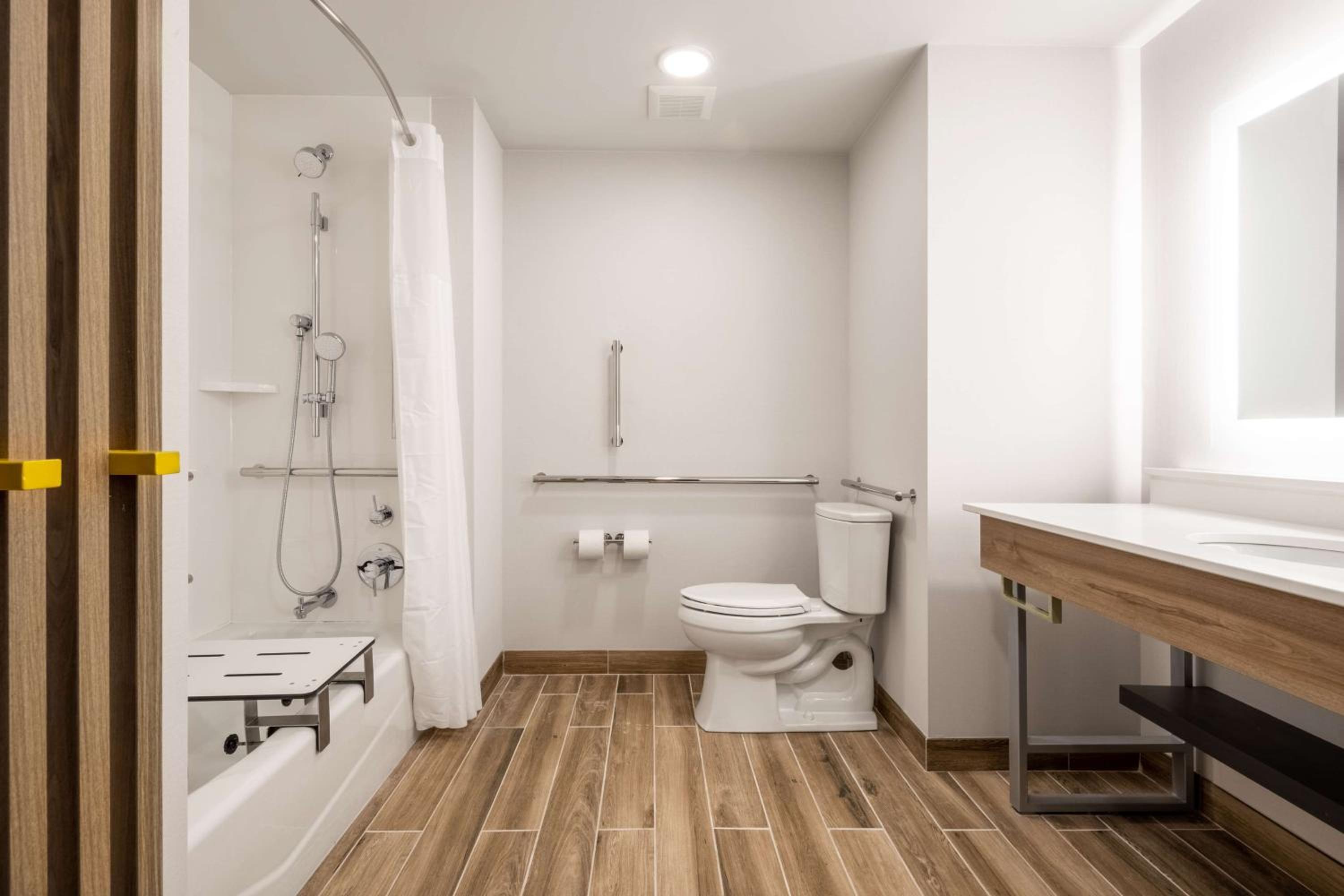 King Room - Mobility Access/Non-Smoking - Photo 4