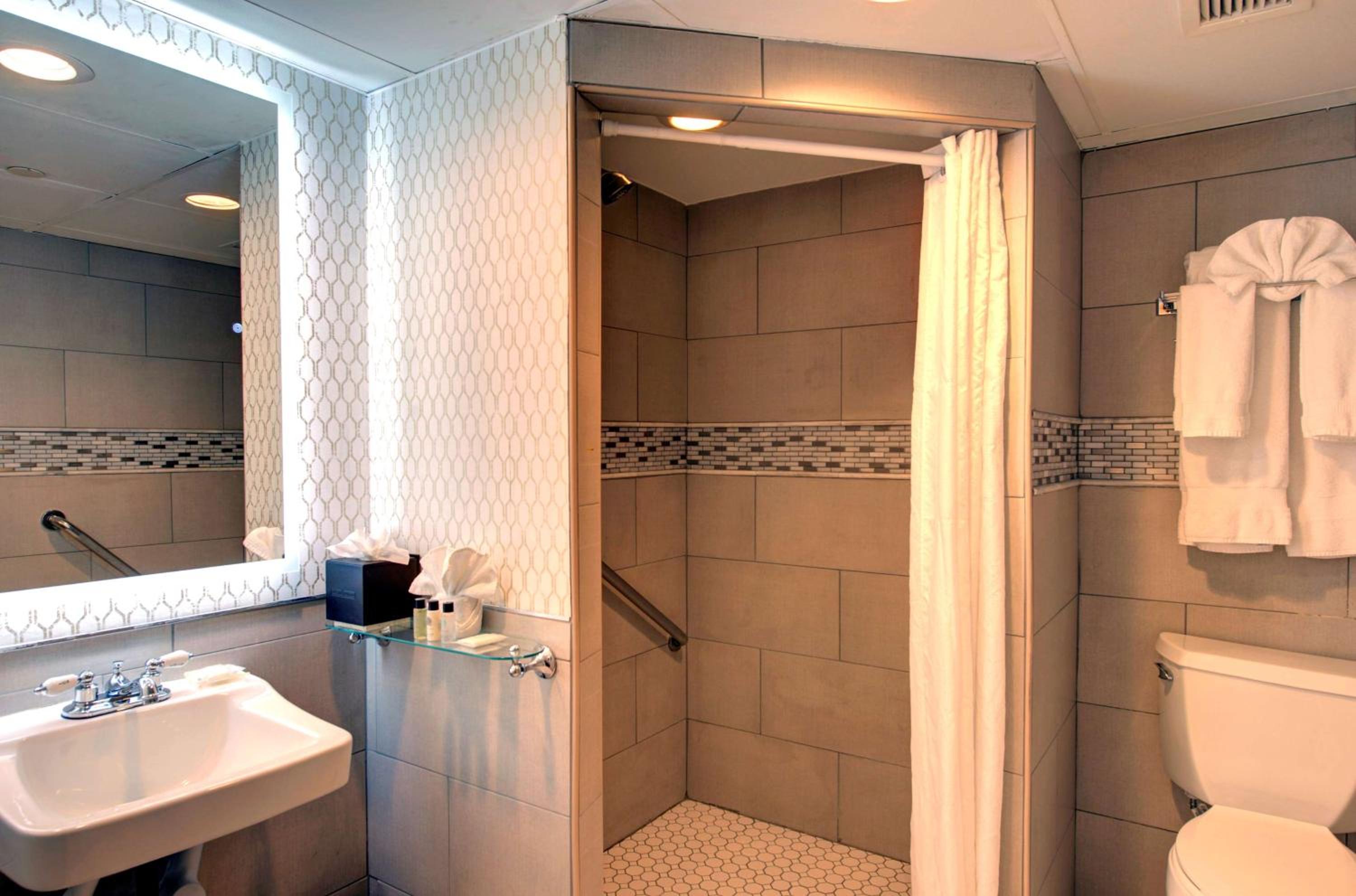 Queen Room with Roll-In Shower - Mobility and Hearing Access