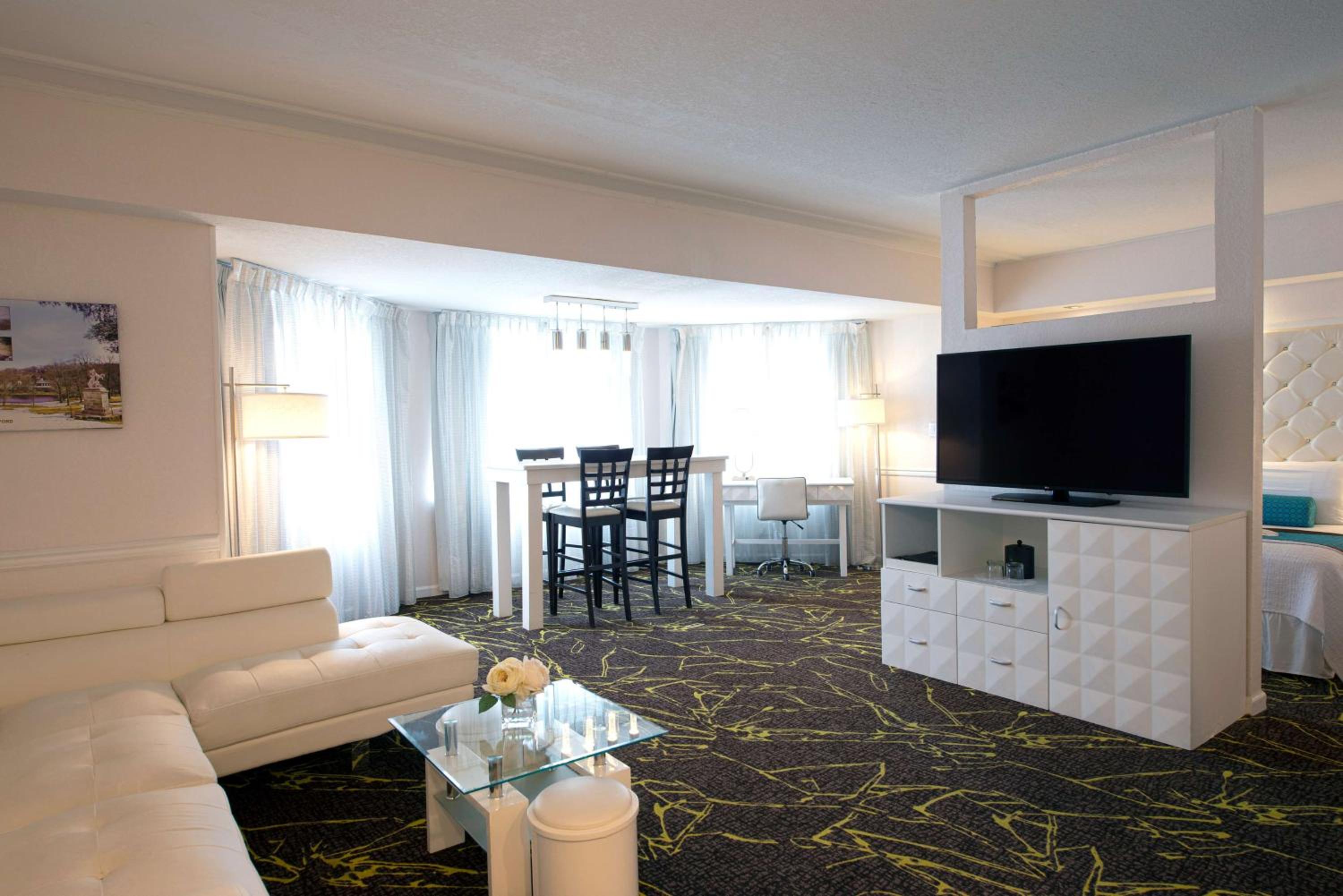 King Suite with Harbor View