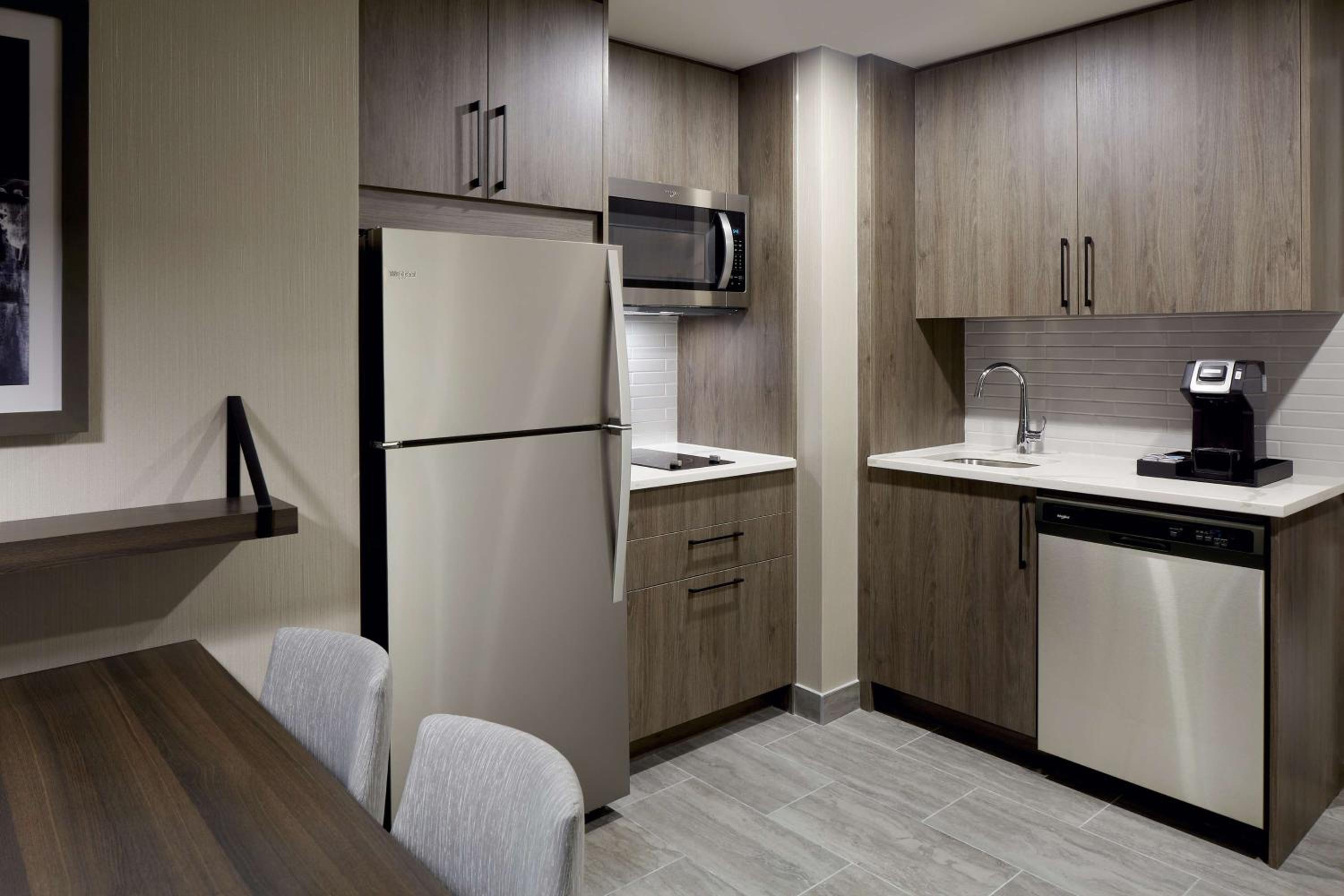 King Studio Suite - Non-Smoking - Photo 4