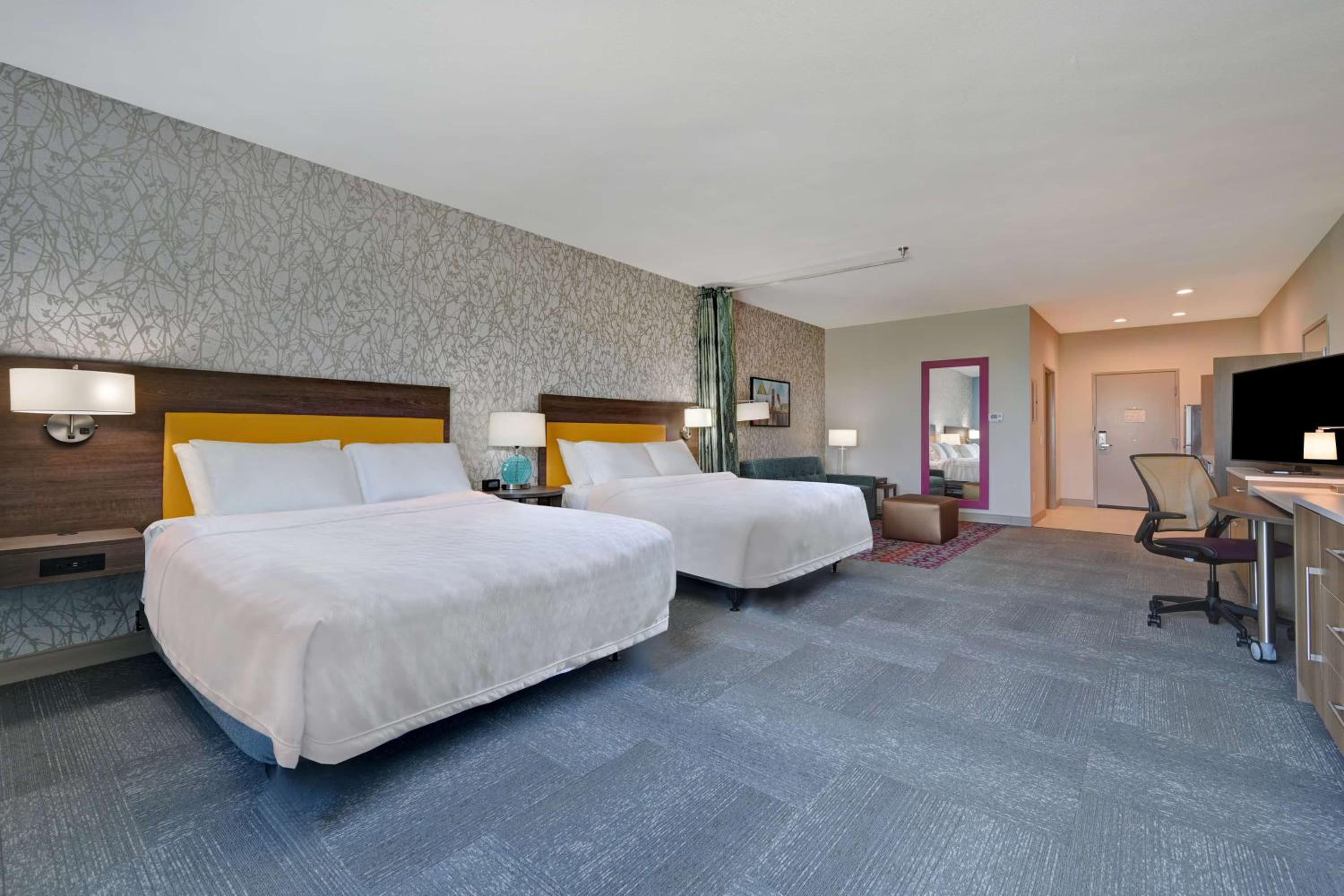 Queen Studio with Two Queen Beds - Non-Smoking - Photo 1