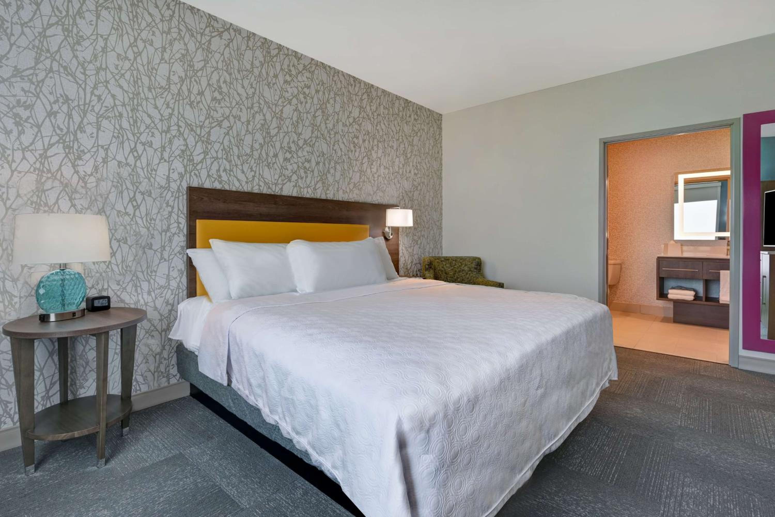 One-Bedroom King Suite - Non-Smoking - Photo 1