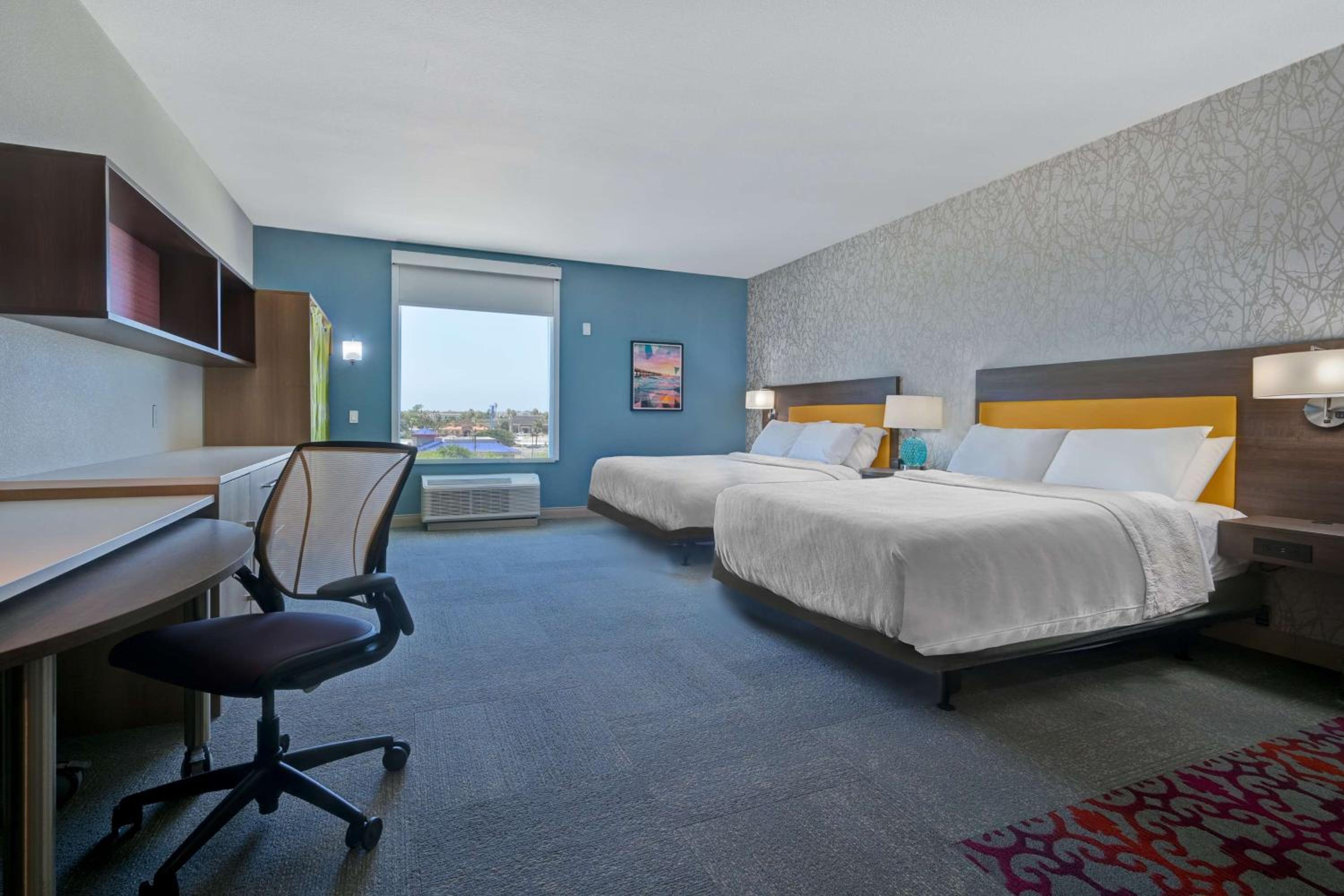 Queen Studio with Two Queen Beds - Non-Smoking - Photo 7