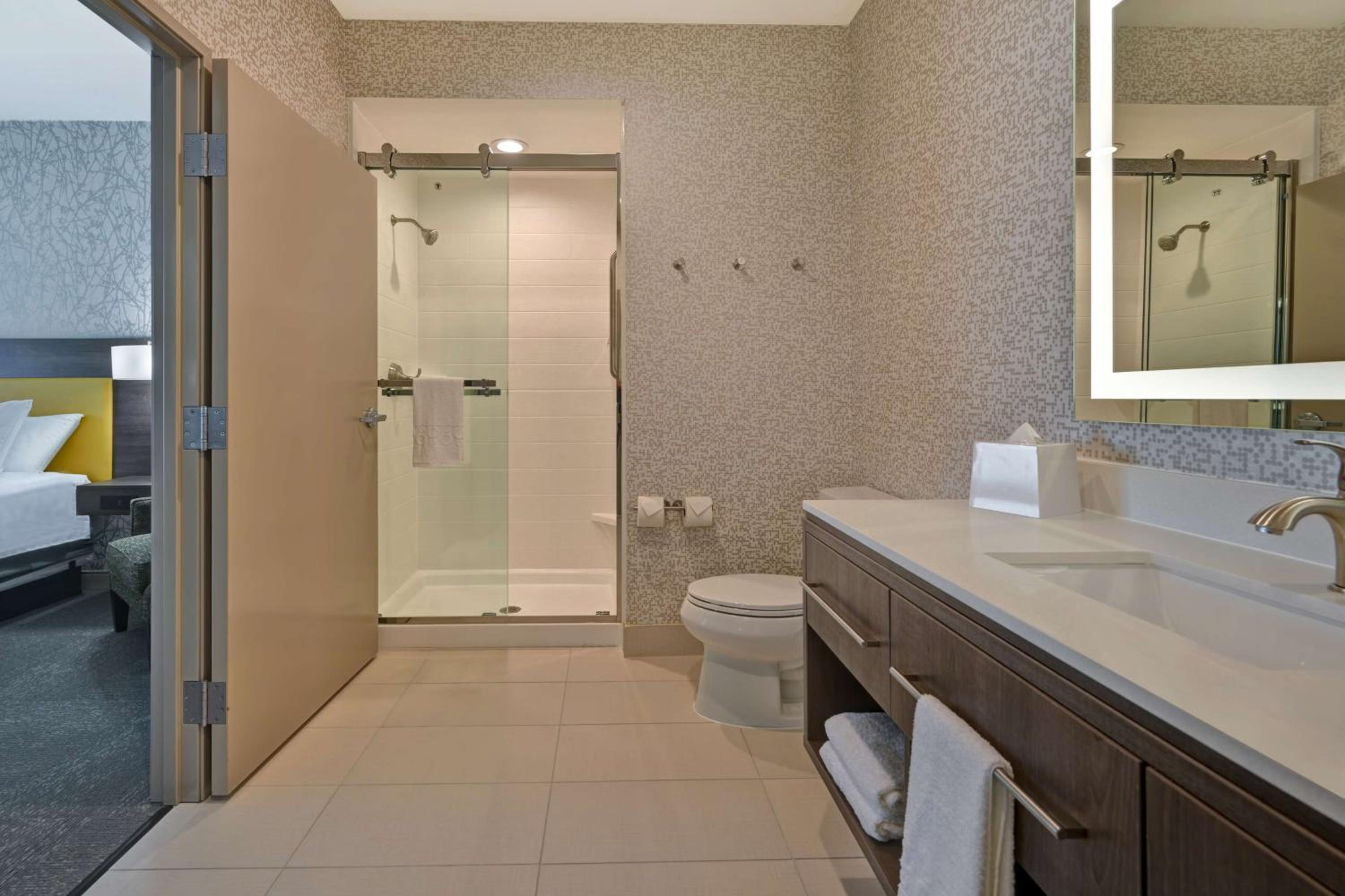 One-Bedroom King Suite - Non-Smoking - Photo 4