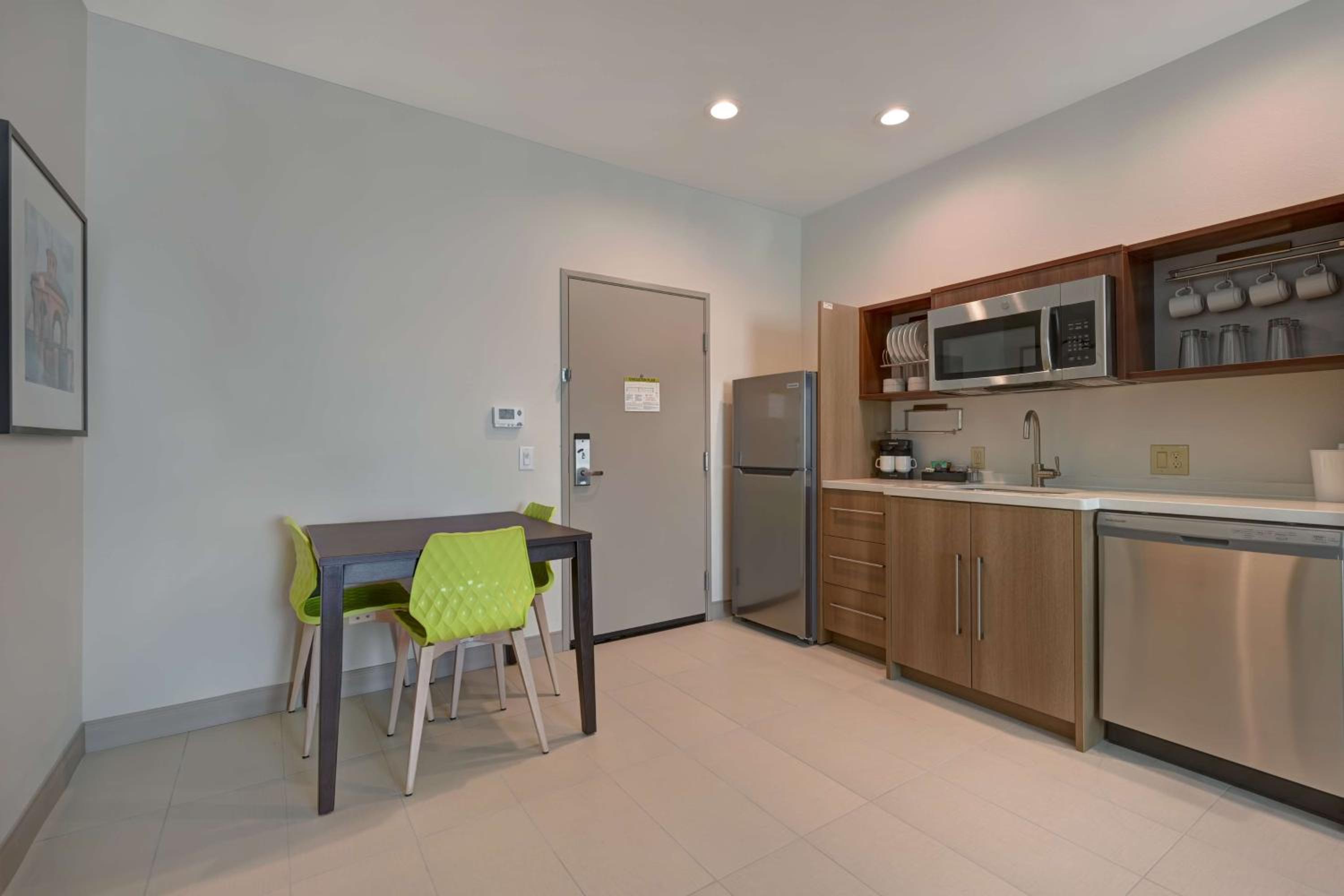 One-Bedroom King Suite - Non-Smoking - Photo 8