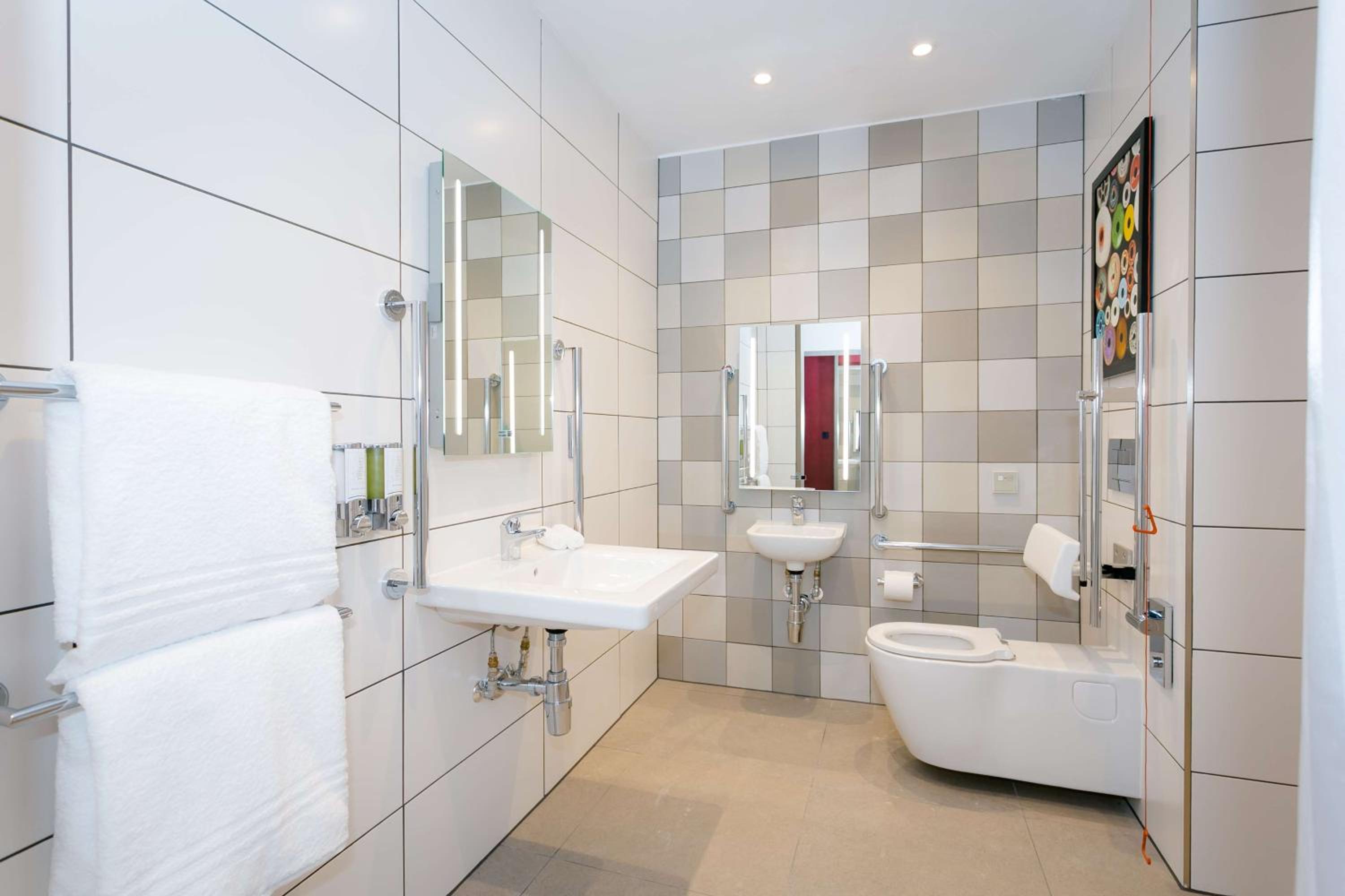 Queen Room - Accessible - Photo 3