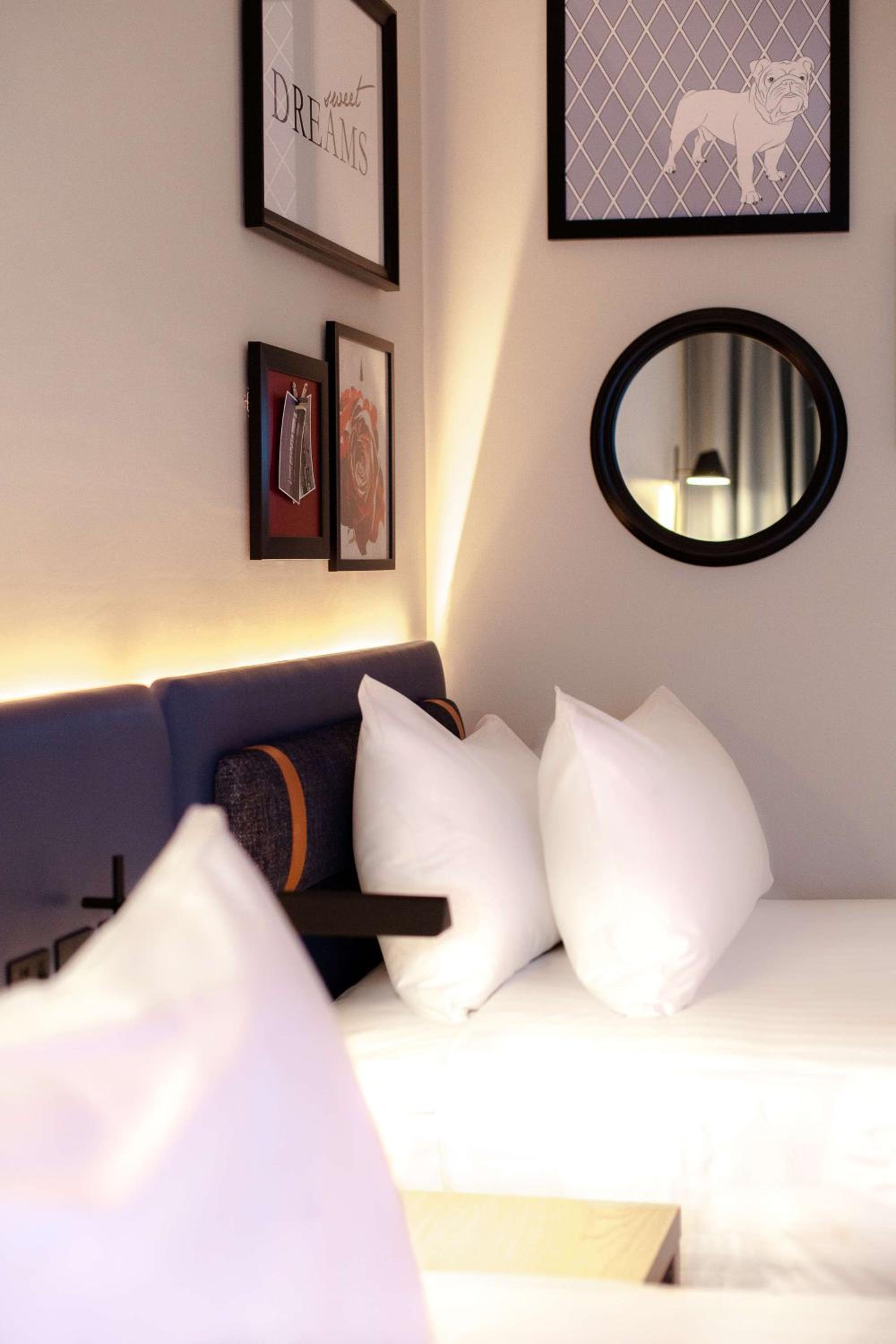 Twin Room - Photo 2