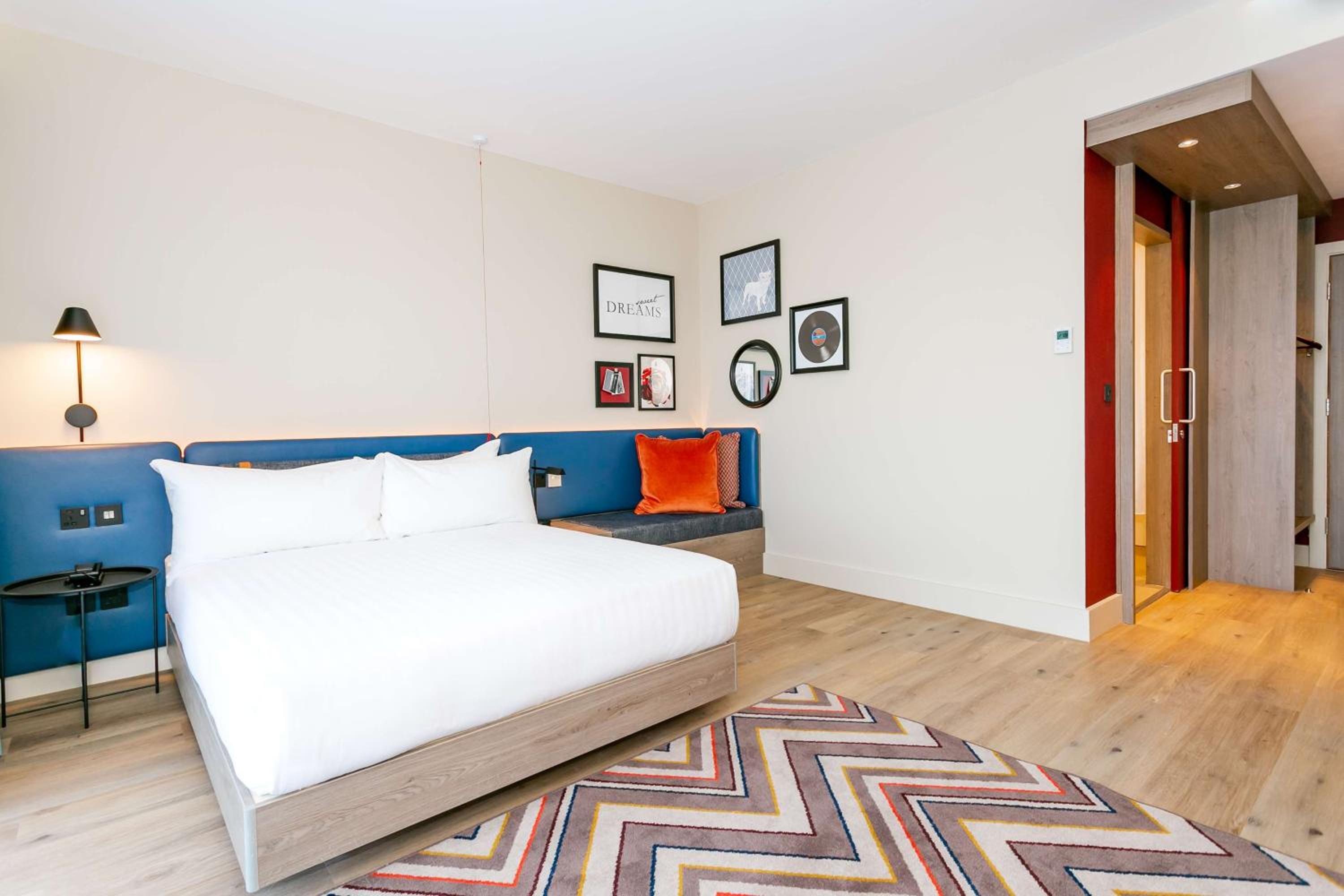 Queen Room - Accessible - Photo 1