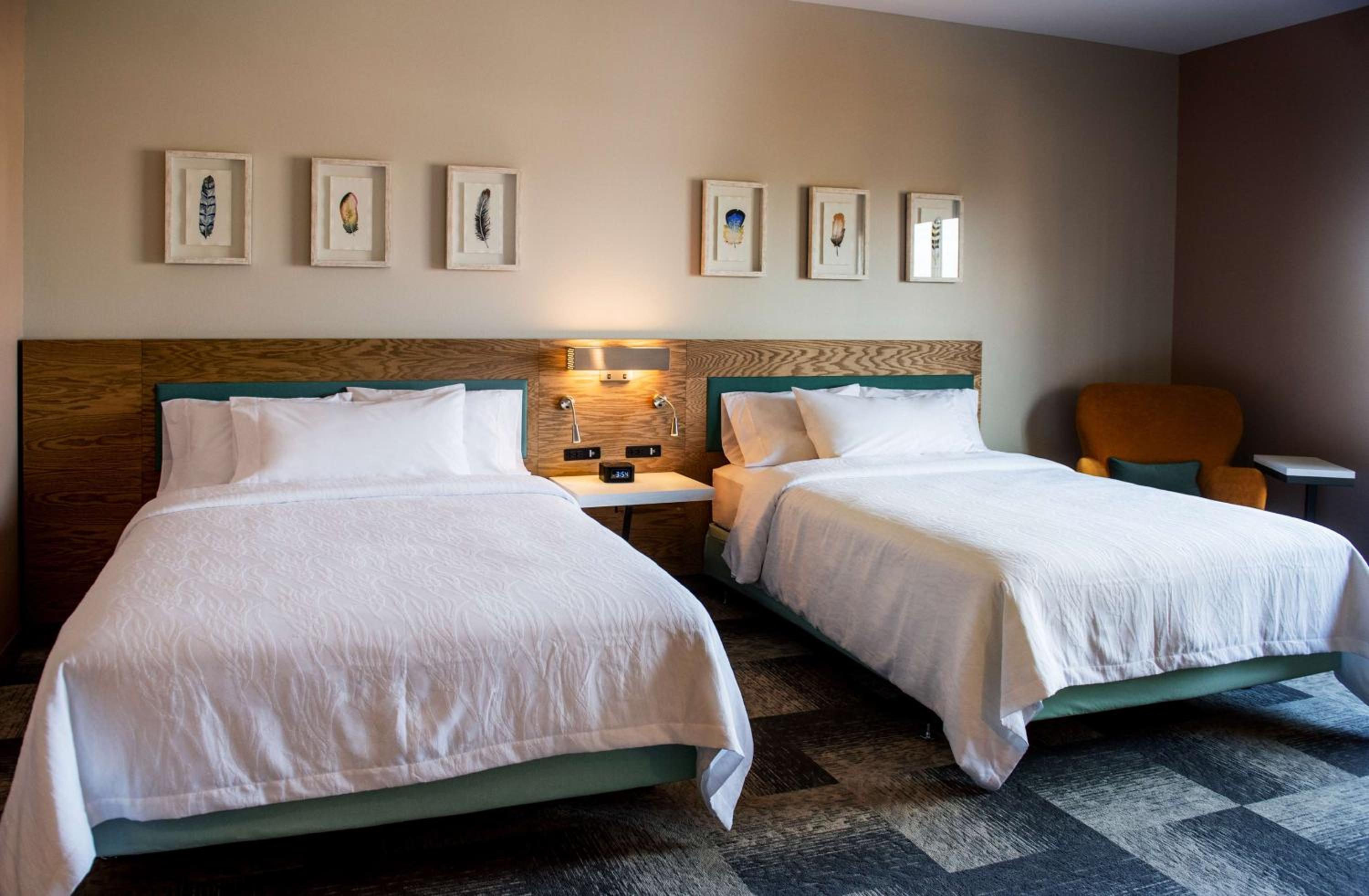 Queen Room with Two Queen Beds and Roll-In Shower - Mobility Access - Photo 2