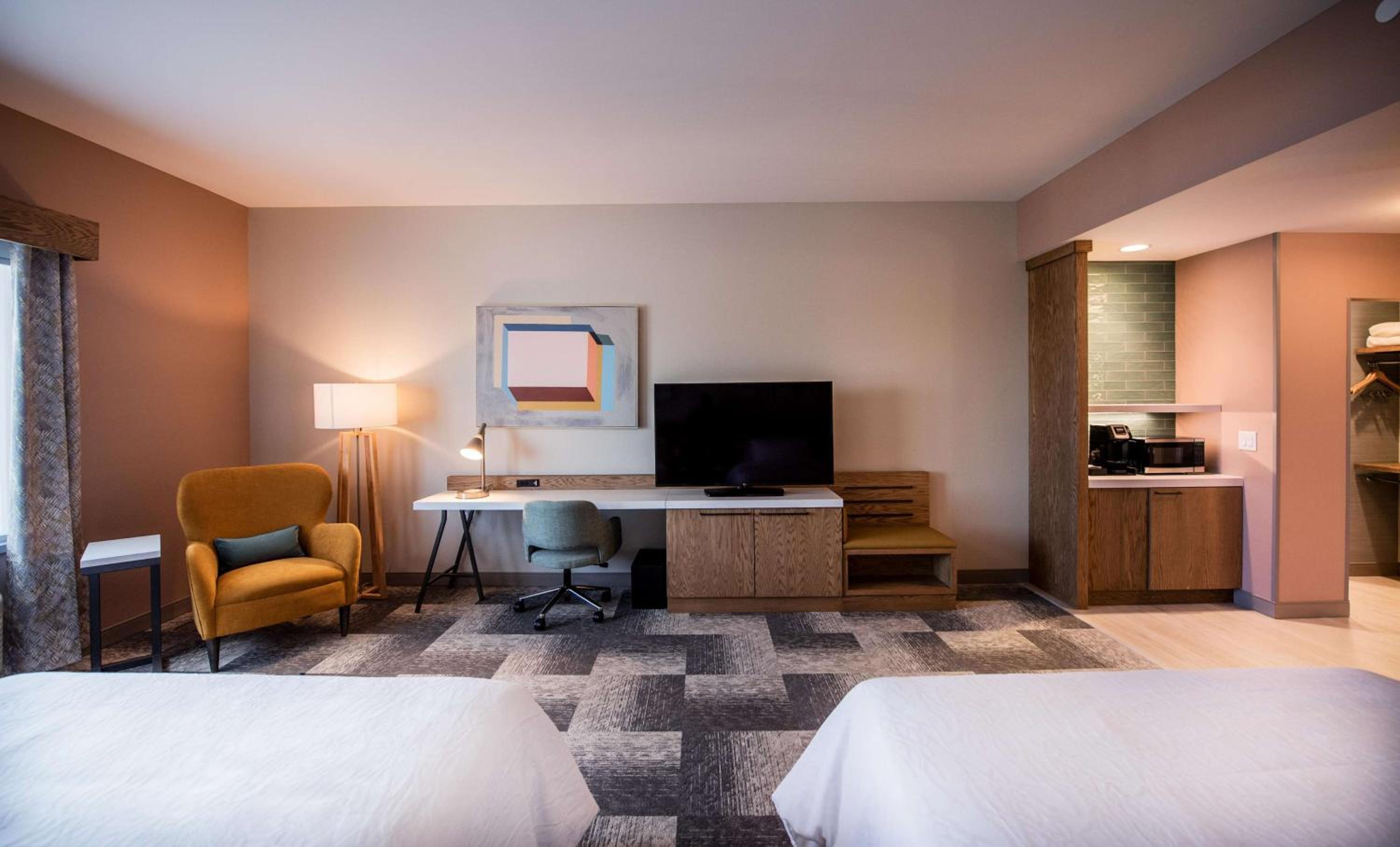 Queen Room with Two Queen Beds and Roll-In Shower - Mobility Access - Photo 3