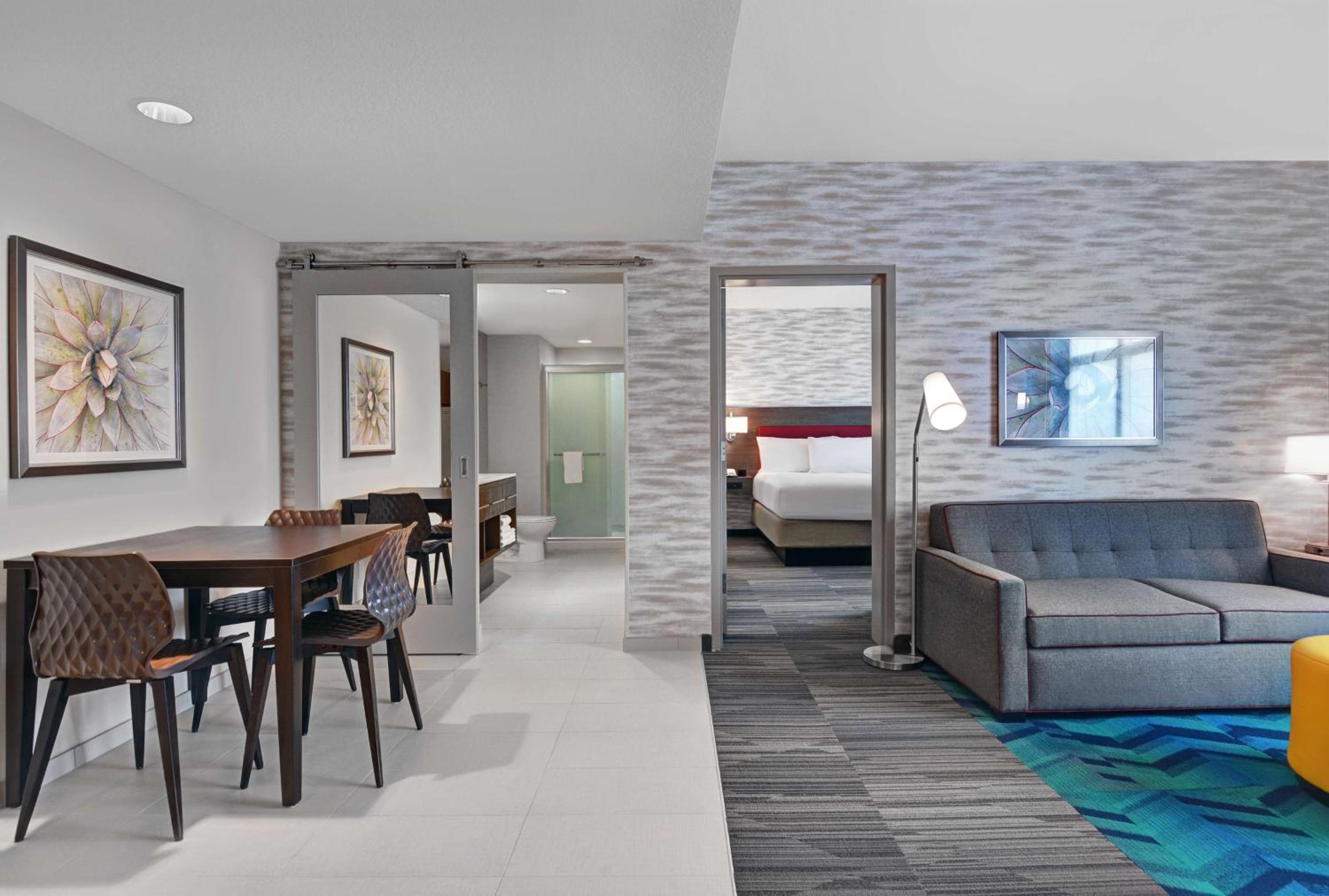 One-Bedroom King Suite - Non-Smoking - Photo 5