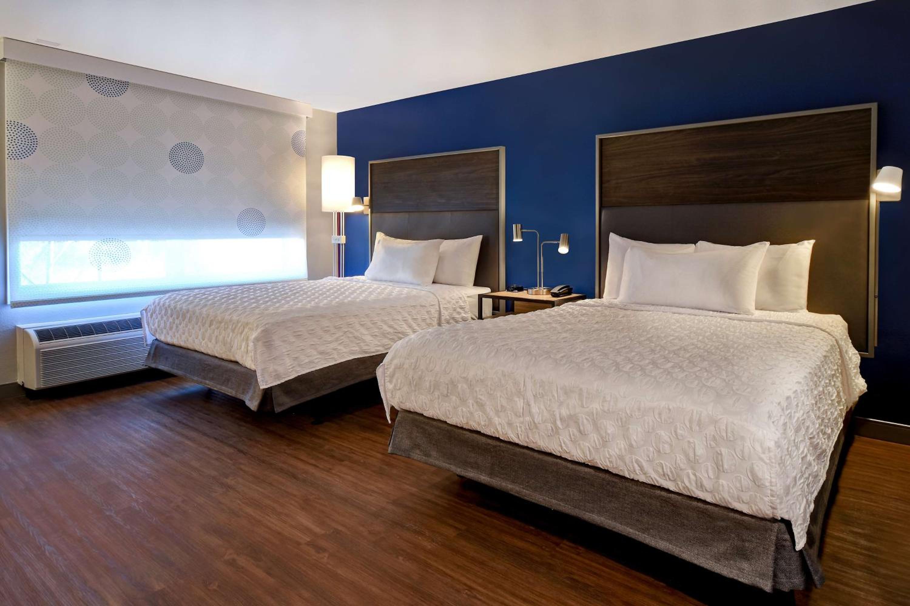 Queen Room with Two Queen Beds - Mobility Access - Photo 2