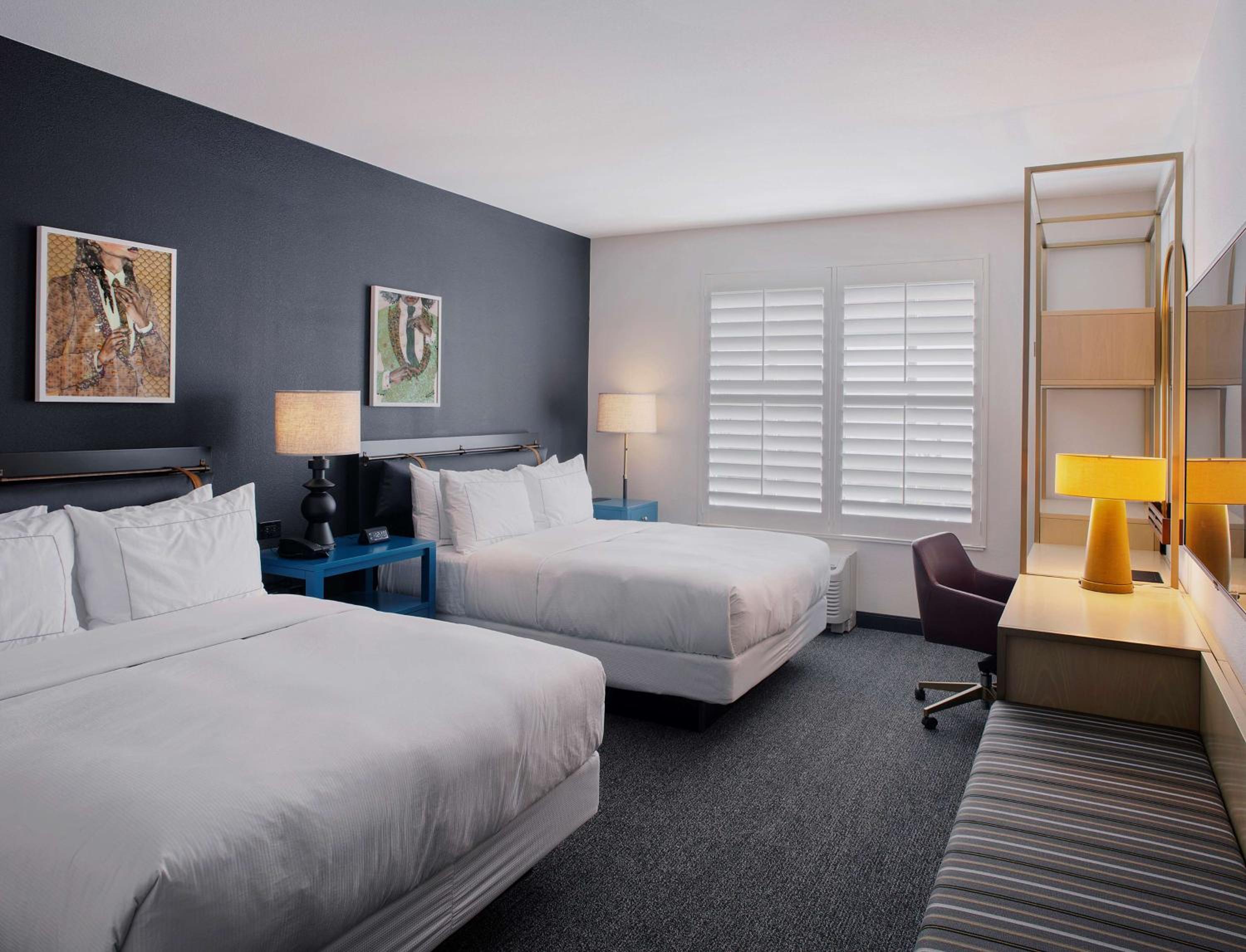 Queen Room with Two Queen Beds - Photo 2