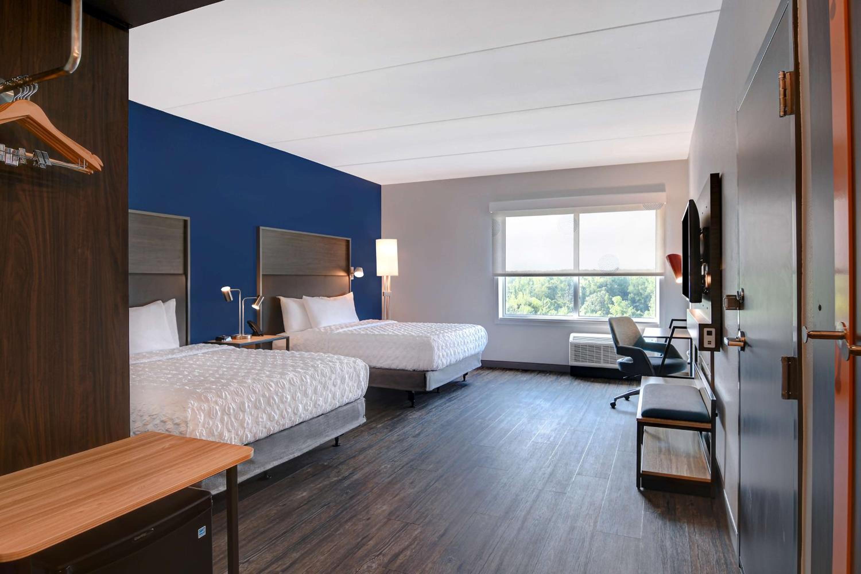 Queen Room with Two Queen Beds - Mobility Access - Photo 7