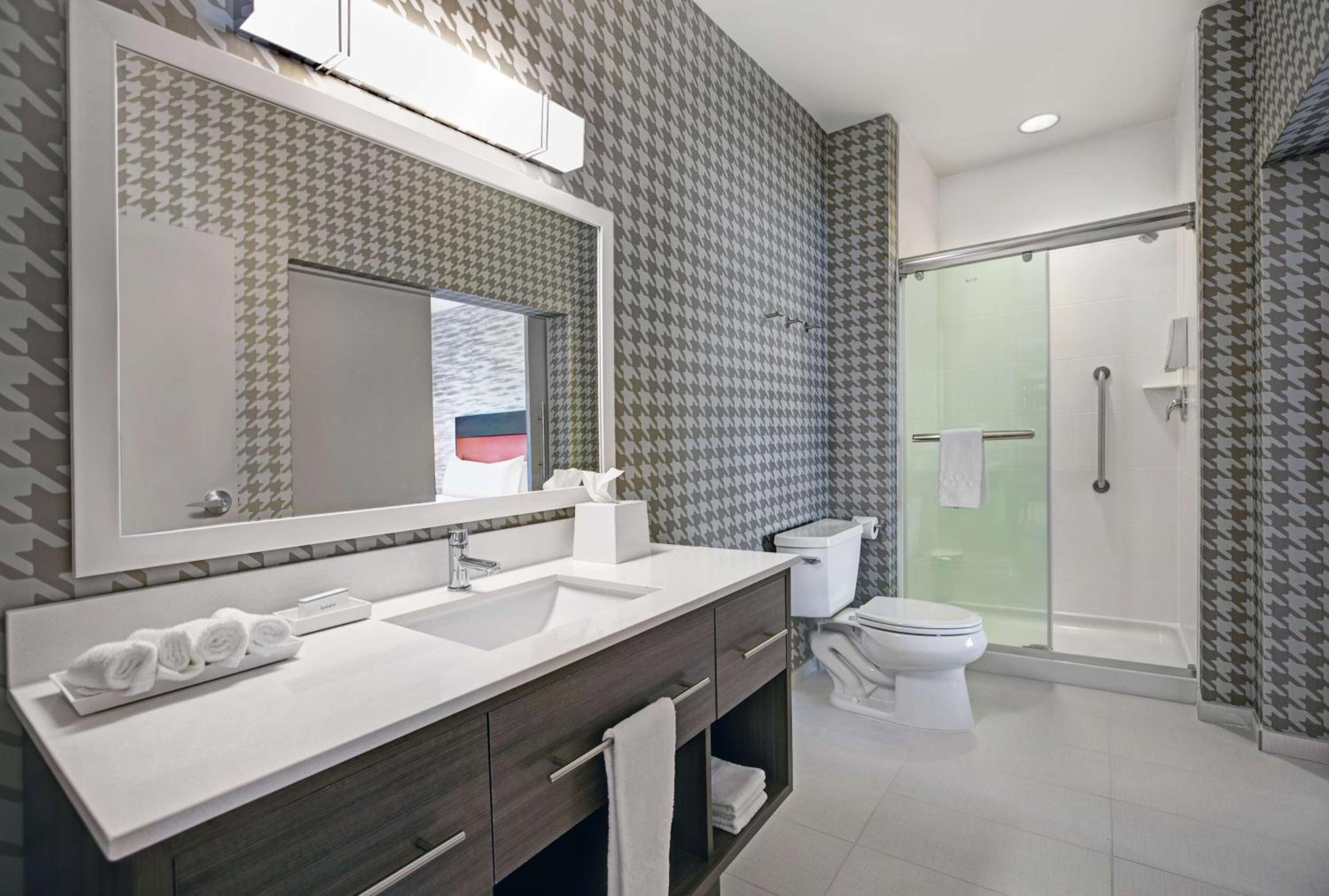 One-Bedroom King Suite - Non-Smoking - Photo 2