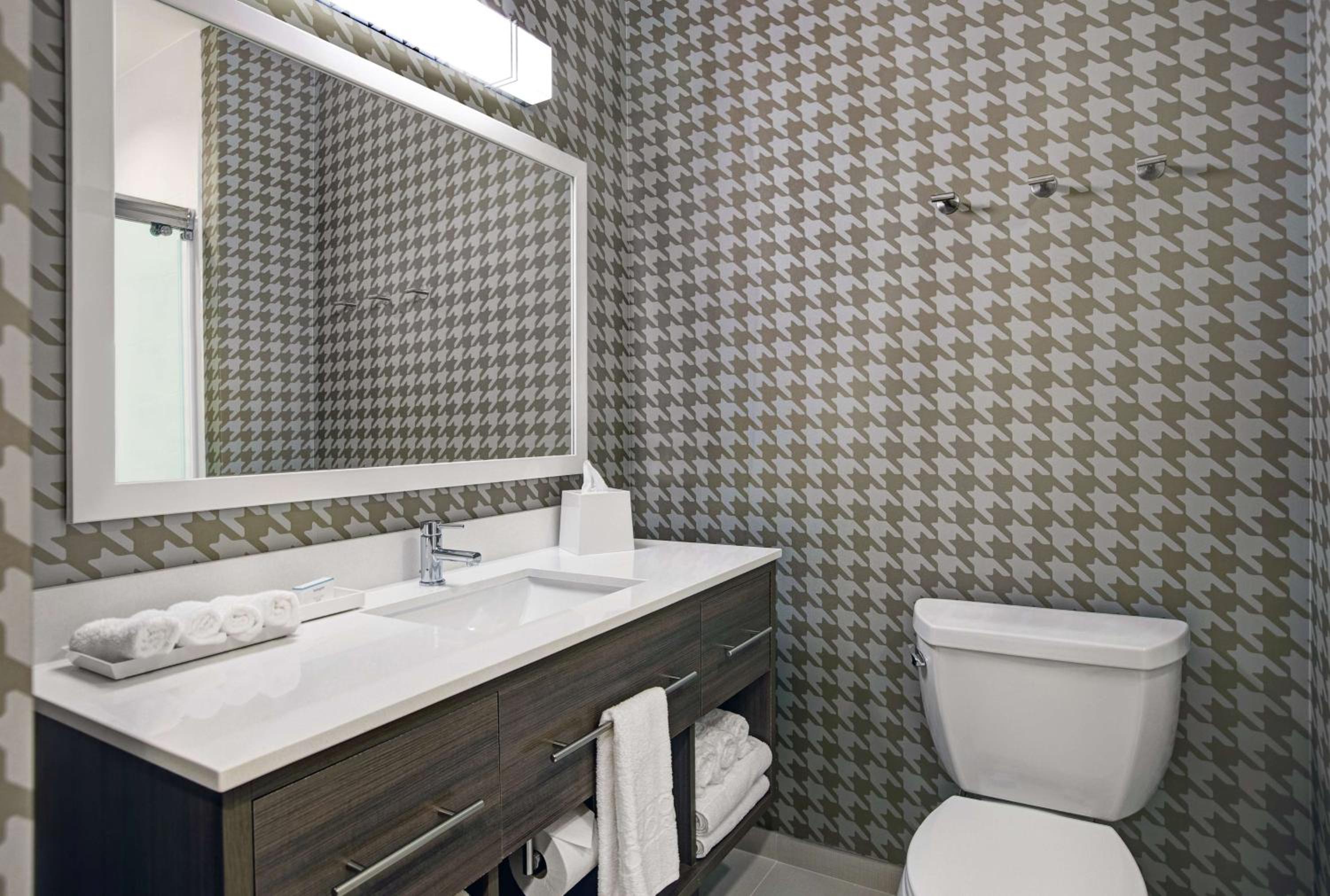 King Studio Suite - Non-Smoking - Photo 3