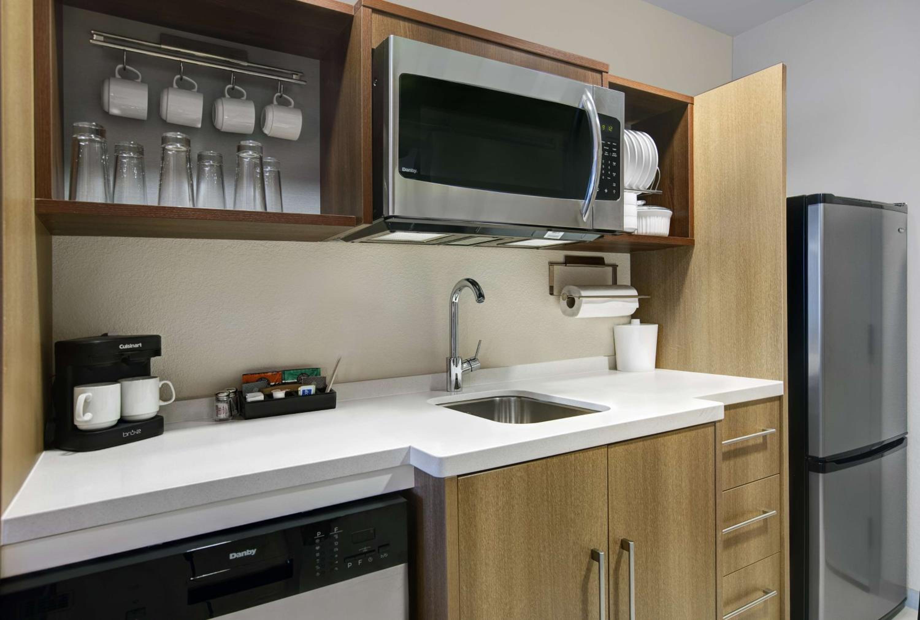 King Studio Suite - Non-Smoking - Photo 4