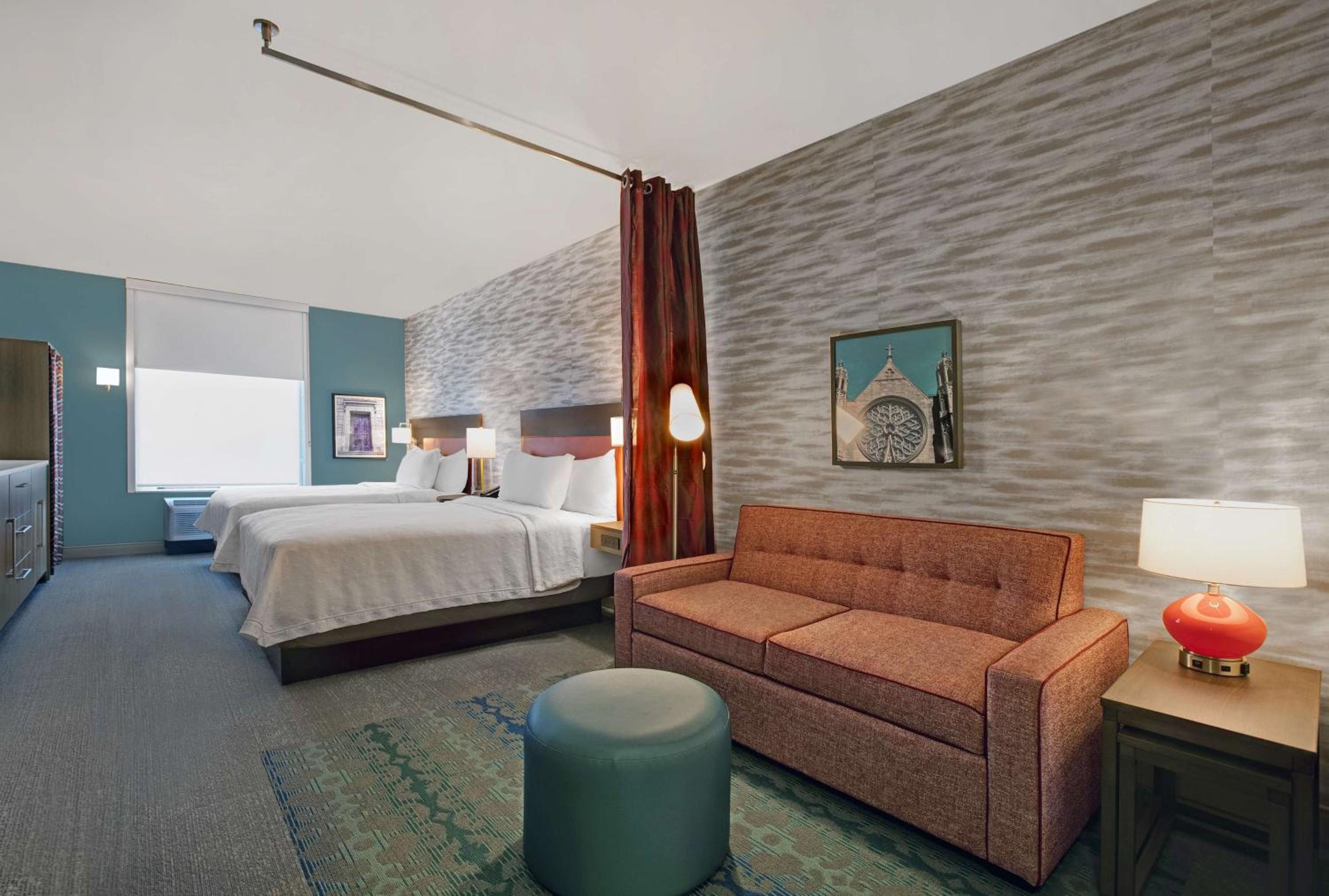 Queen Studio with Two Queen Beds - Non-Smoking - Photo 1