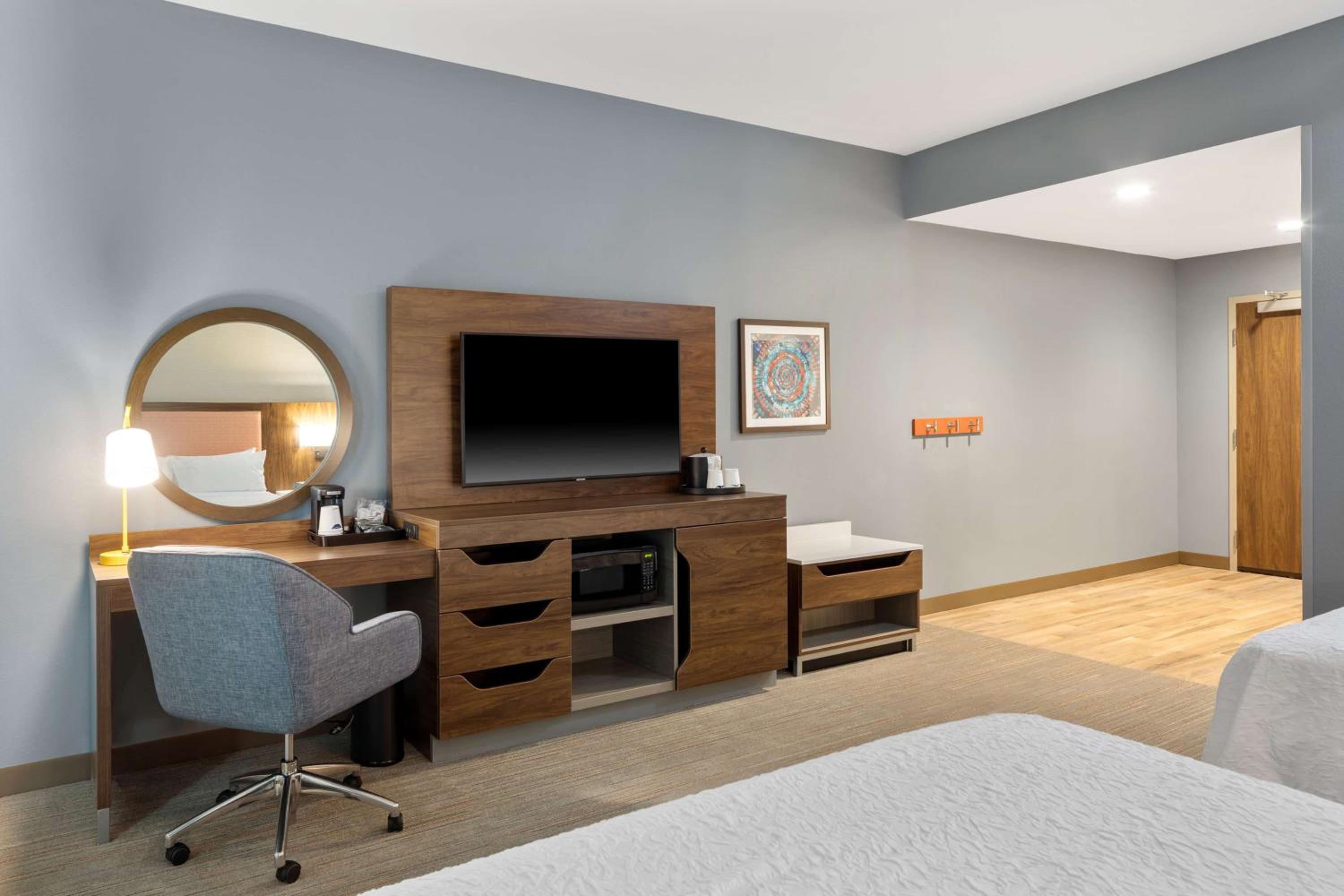Queen Room with Two Queen Beds - Mobility and Hearing Access/Non-Smoking - Photo 3
