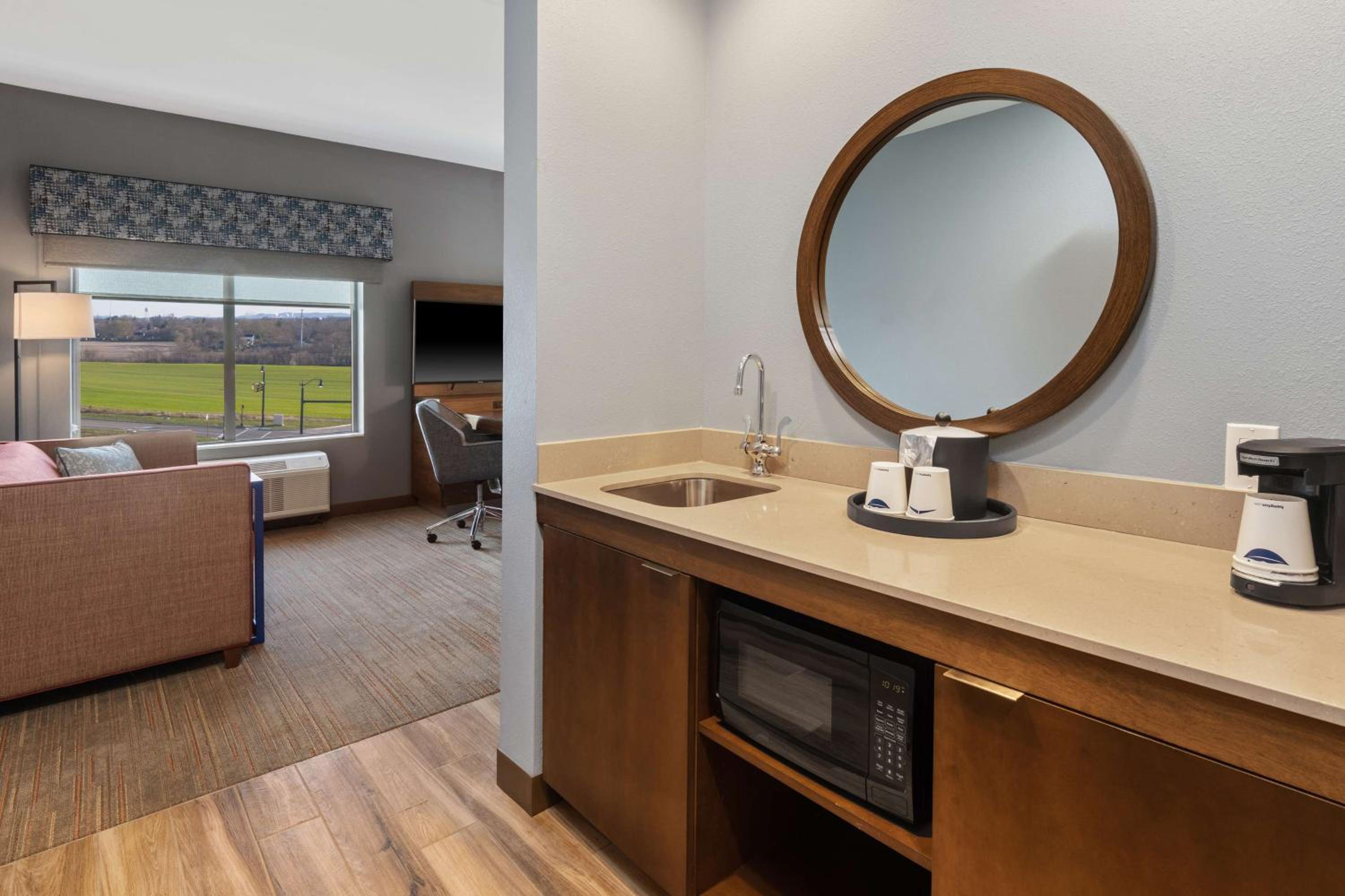 King Studio Suite - Non Smoking - Photo 3