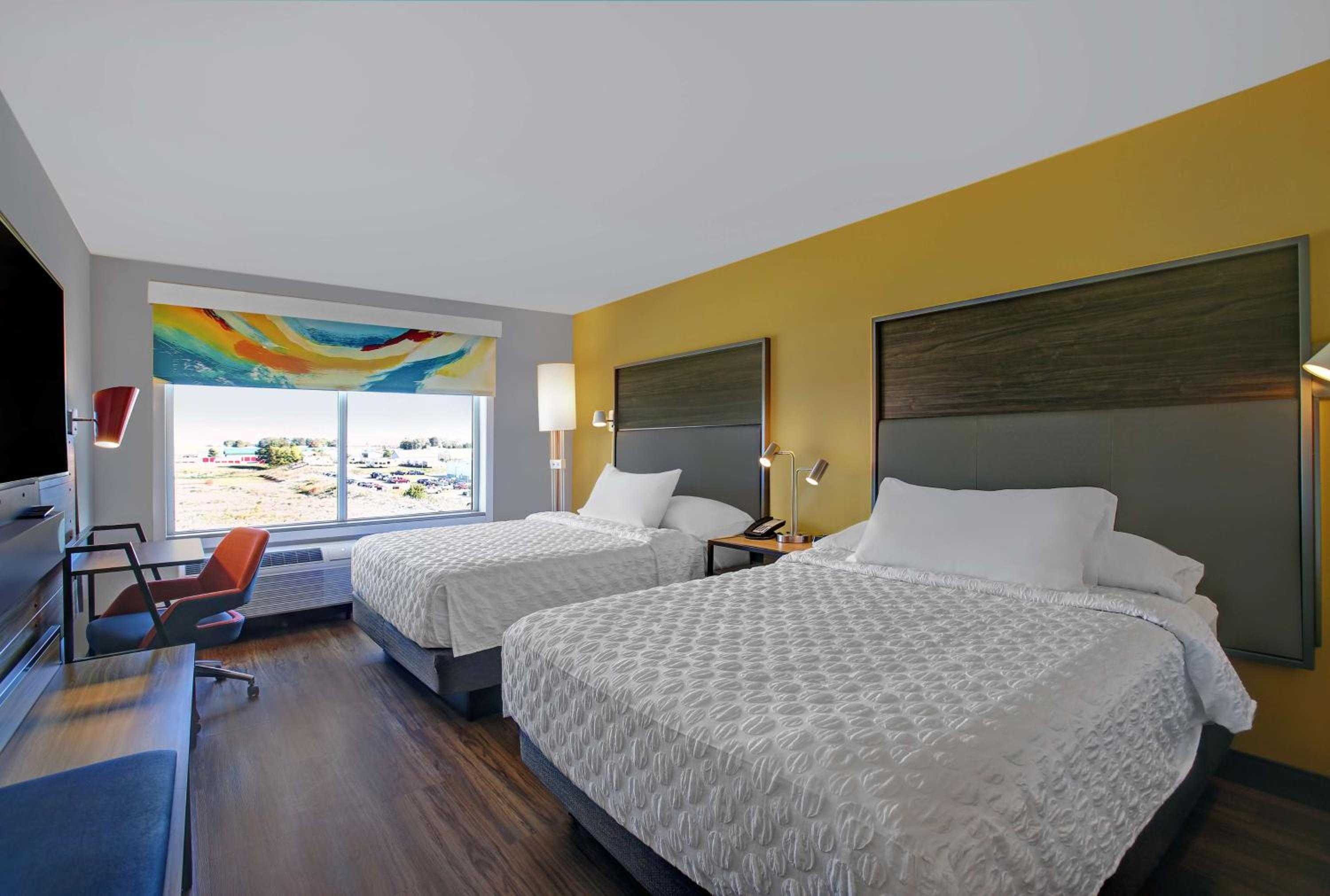 Queen Room with Two Queen Beds - Photo 3