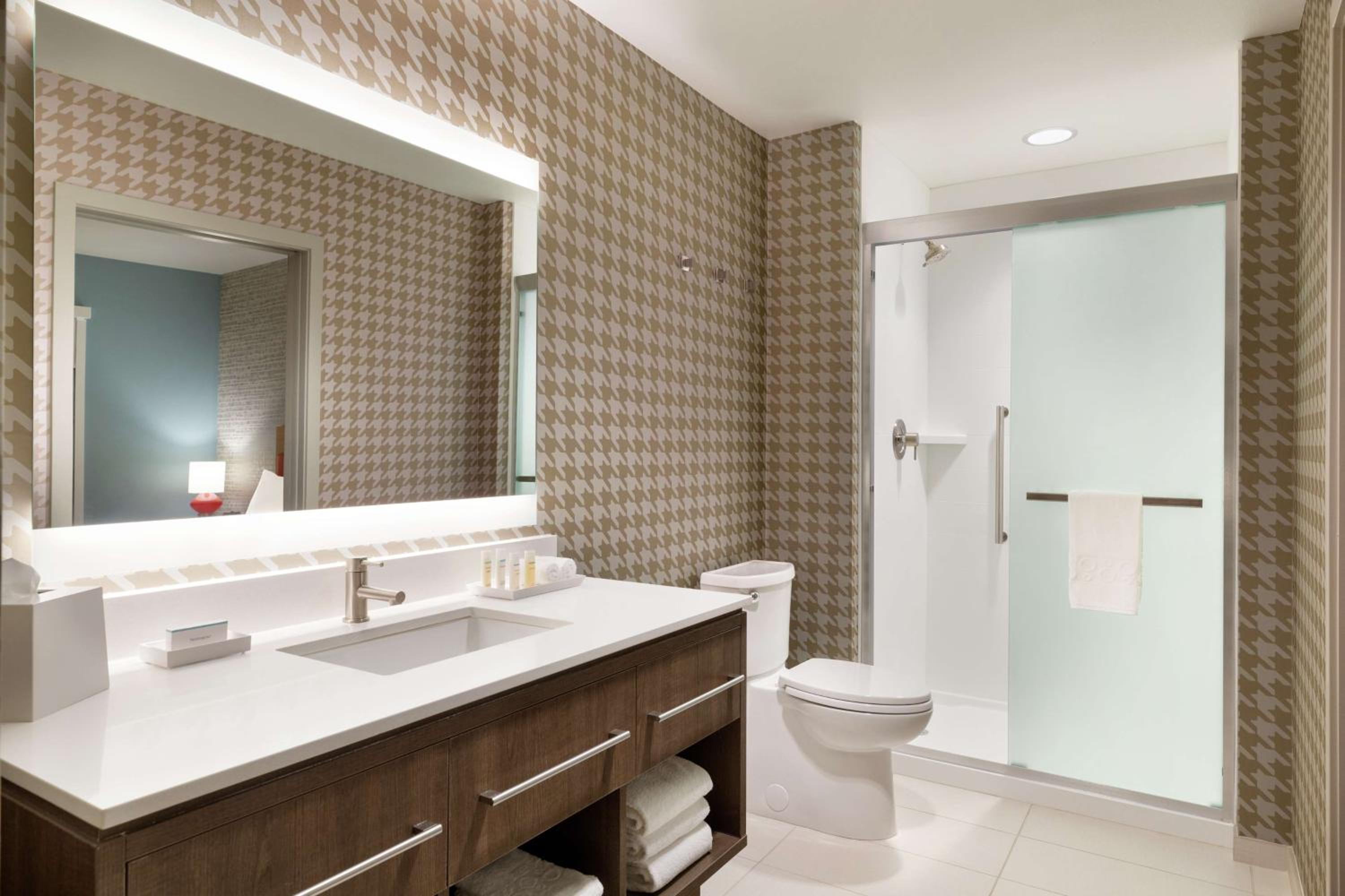 One-Bedroom King Suite - Non-Smoking - Photo 4