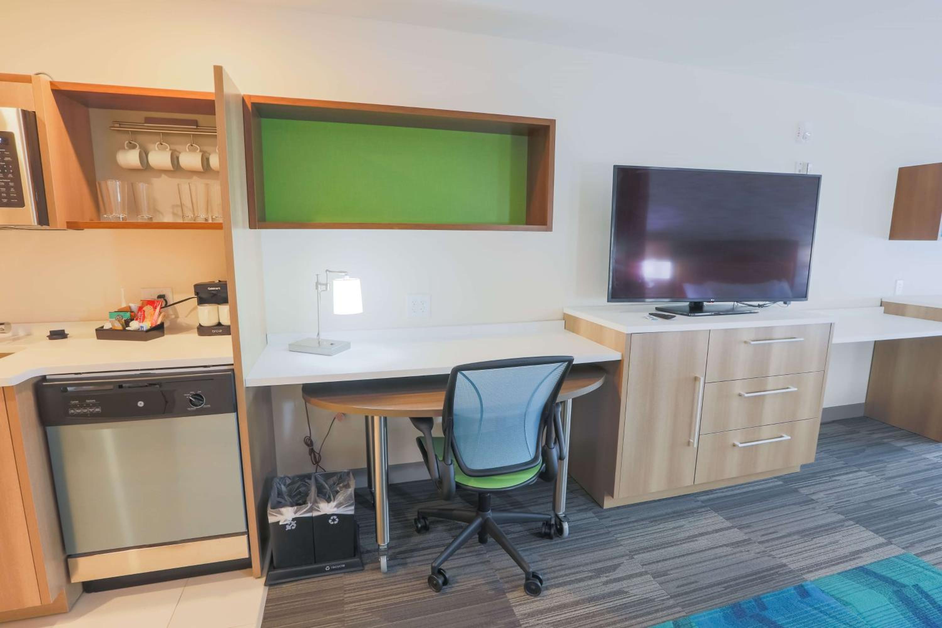 One-Bedroom King Suite - Non-Smoking - Photo 8