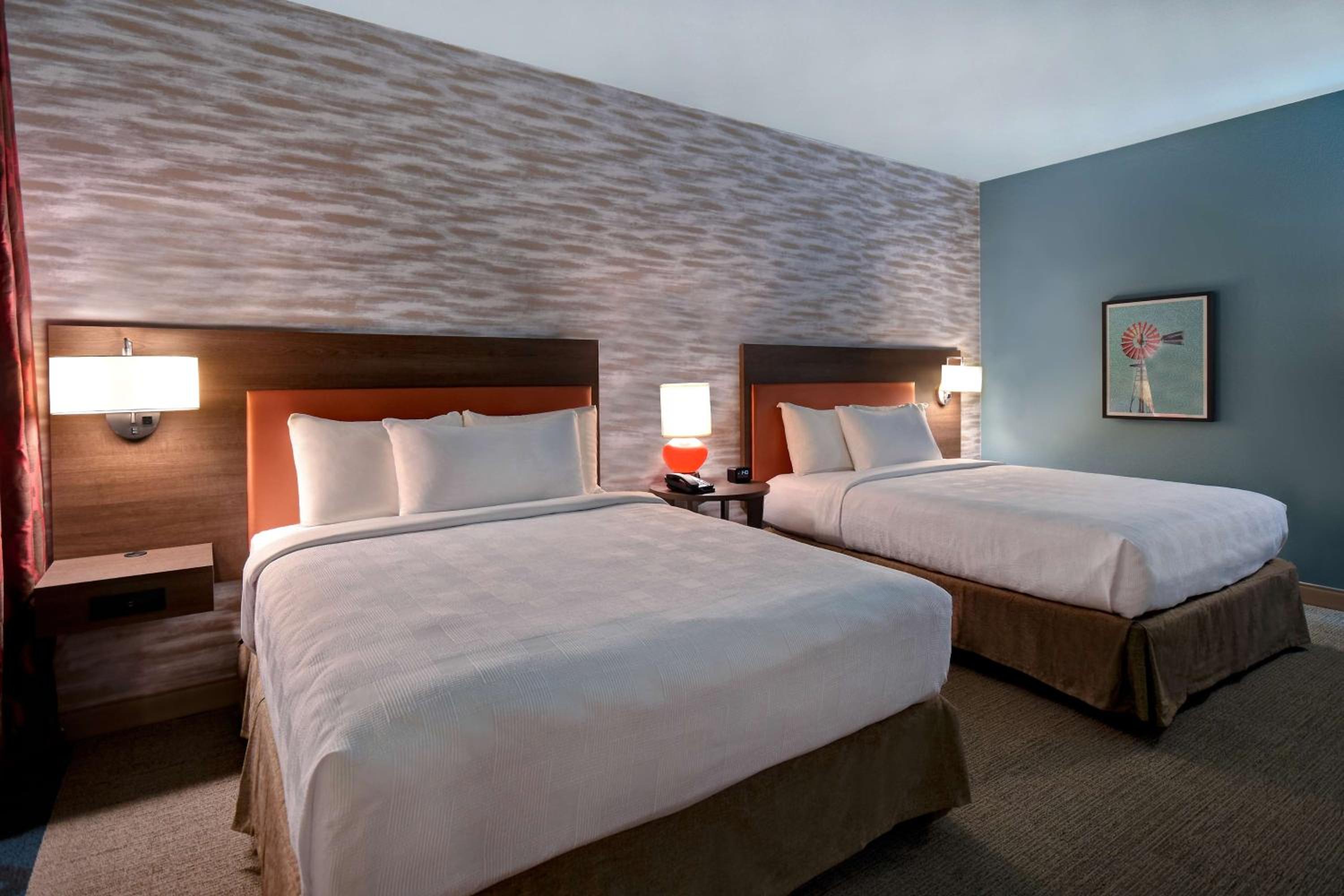 Queen Studio with Two Queen Beds - Non-Smoking - Photo 1