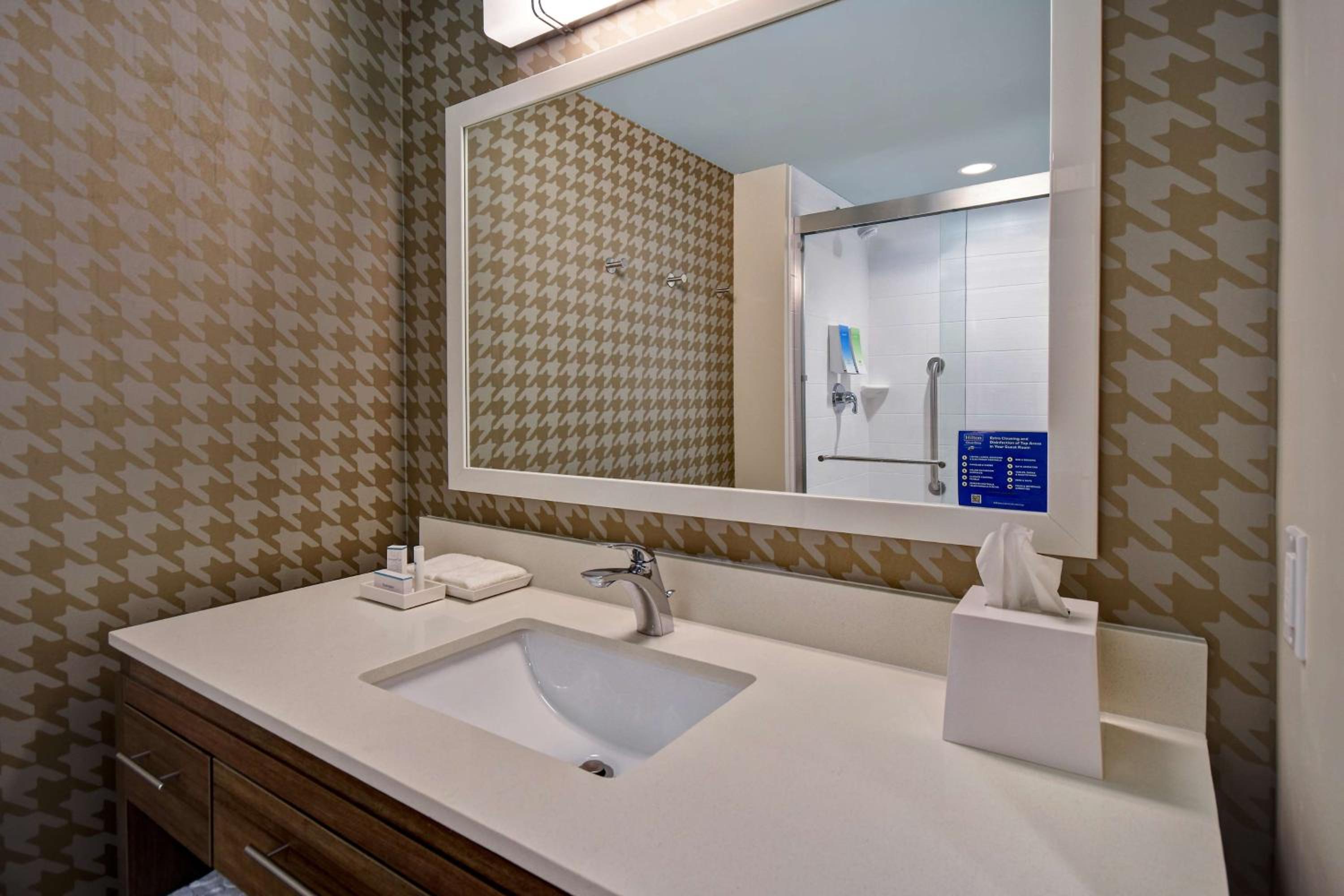 King Studio Suite - Non-Smoking - Photo 4