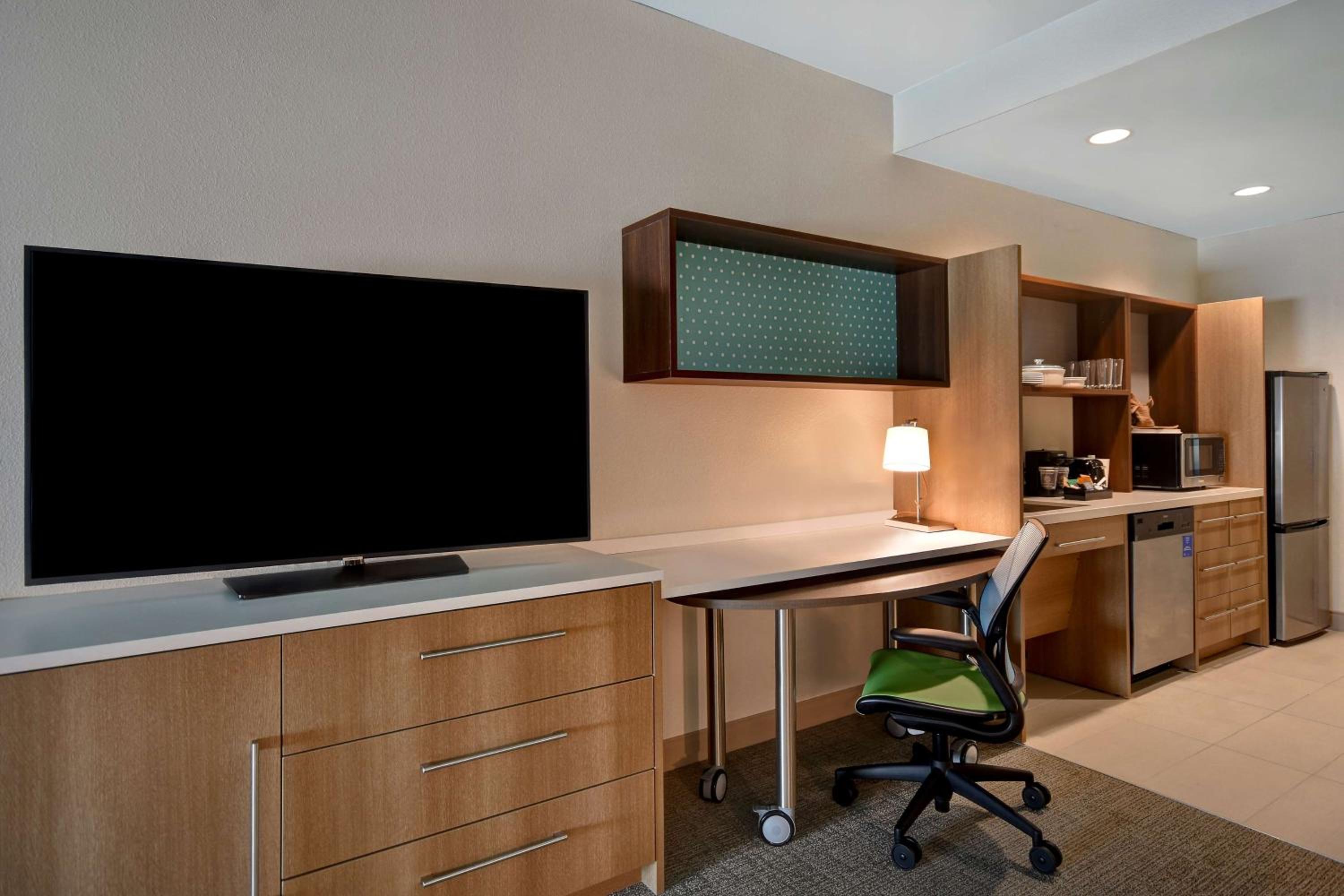 King Studio Suite - Non-Smoking - Photo 2