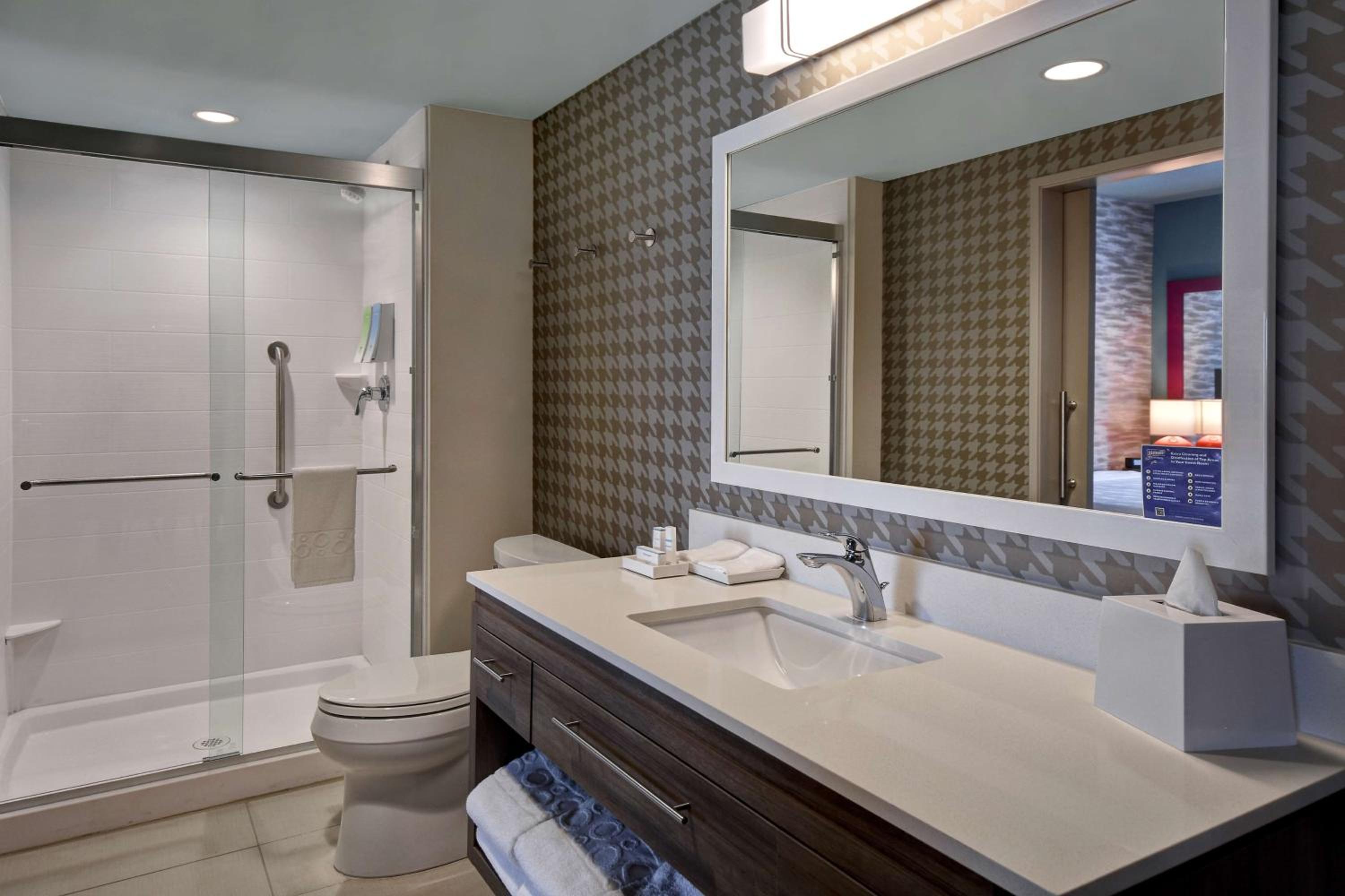 One-Bedroom King Suite - Non-Smoking - Photo 3