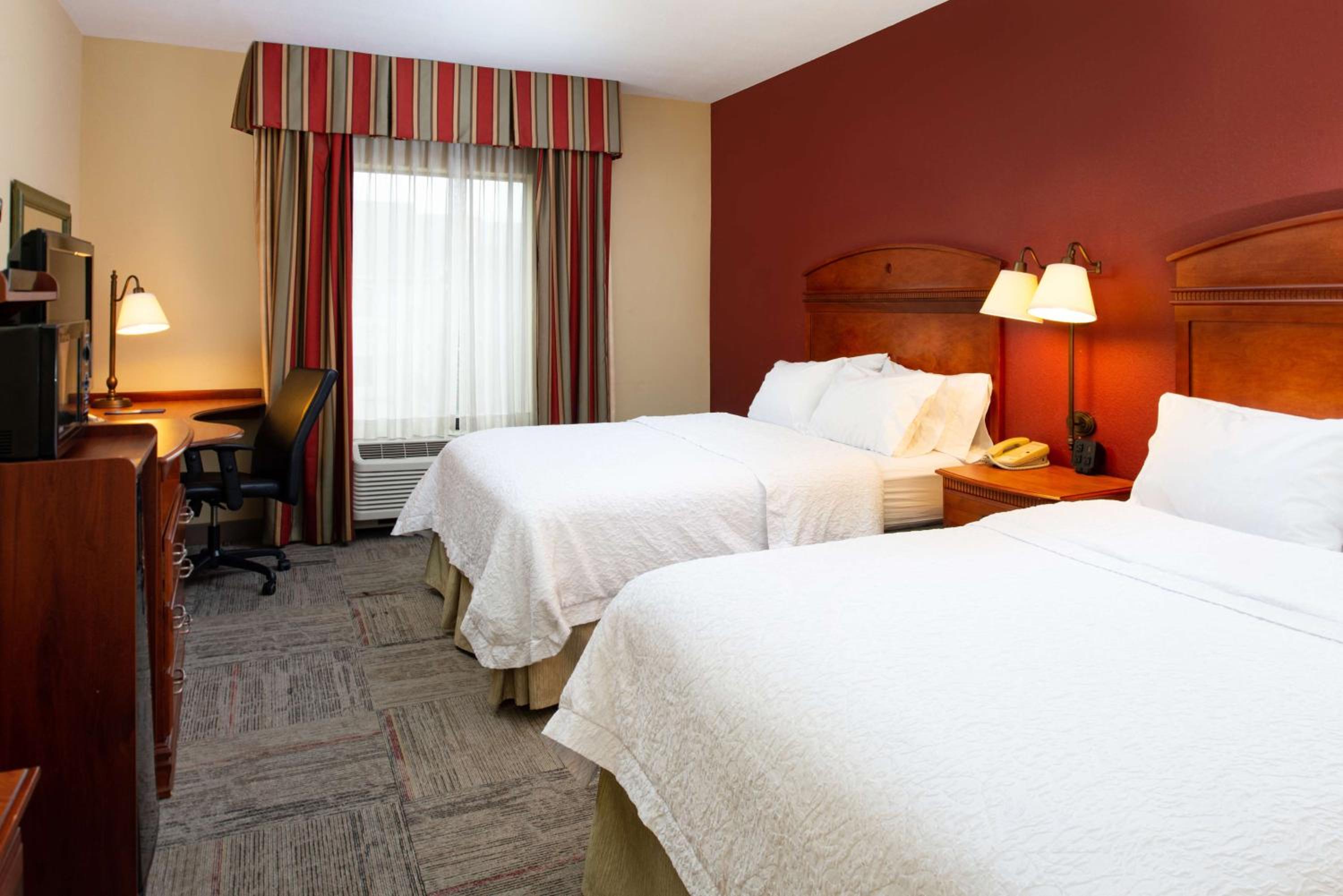 Queen Room with Two Queen Beds photo 1