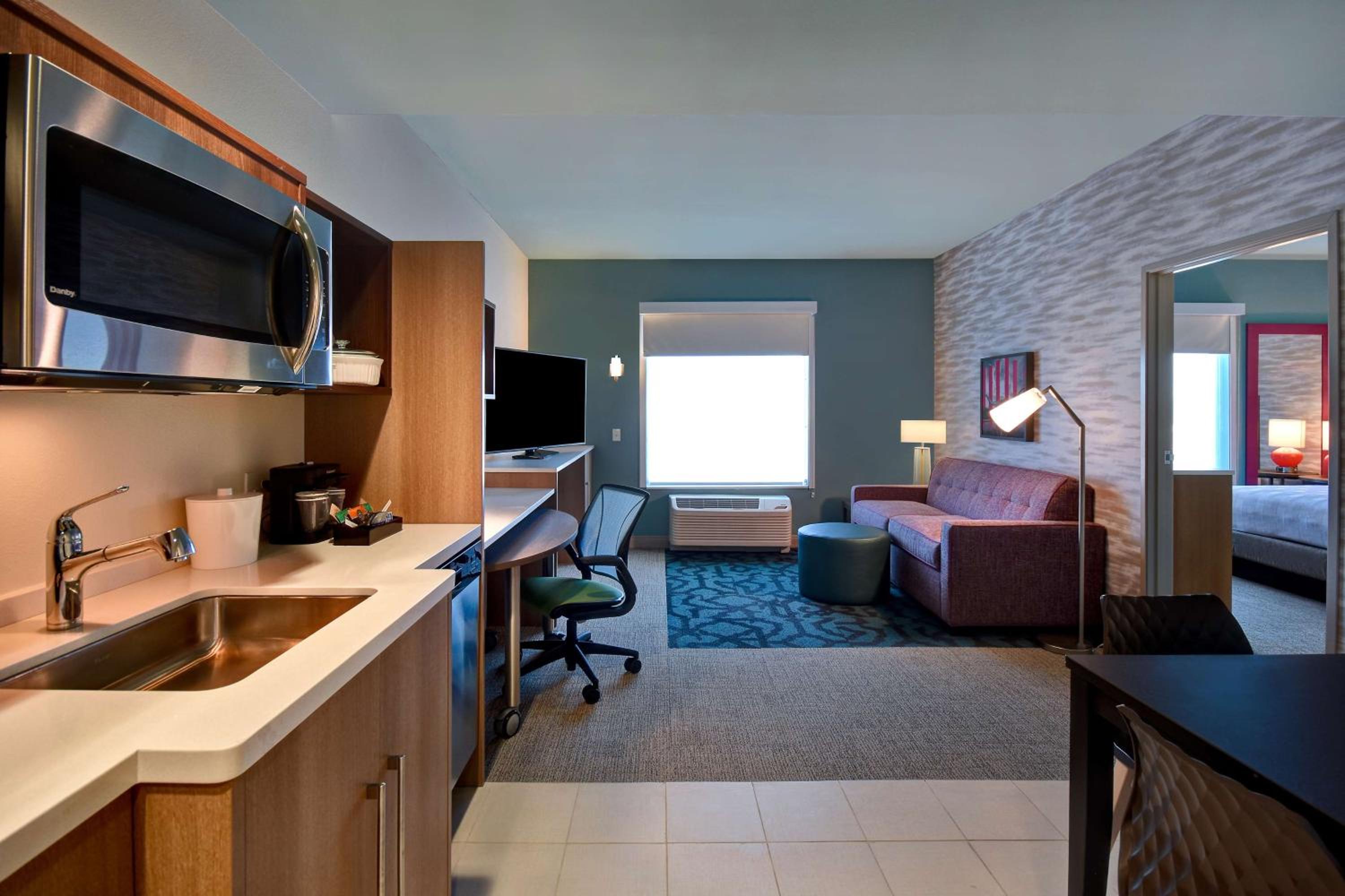 One-Bedroom King Suite - Non-Smoking - Photo 2