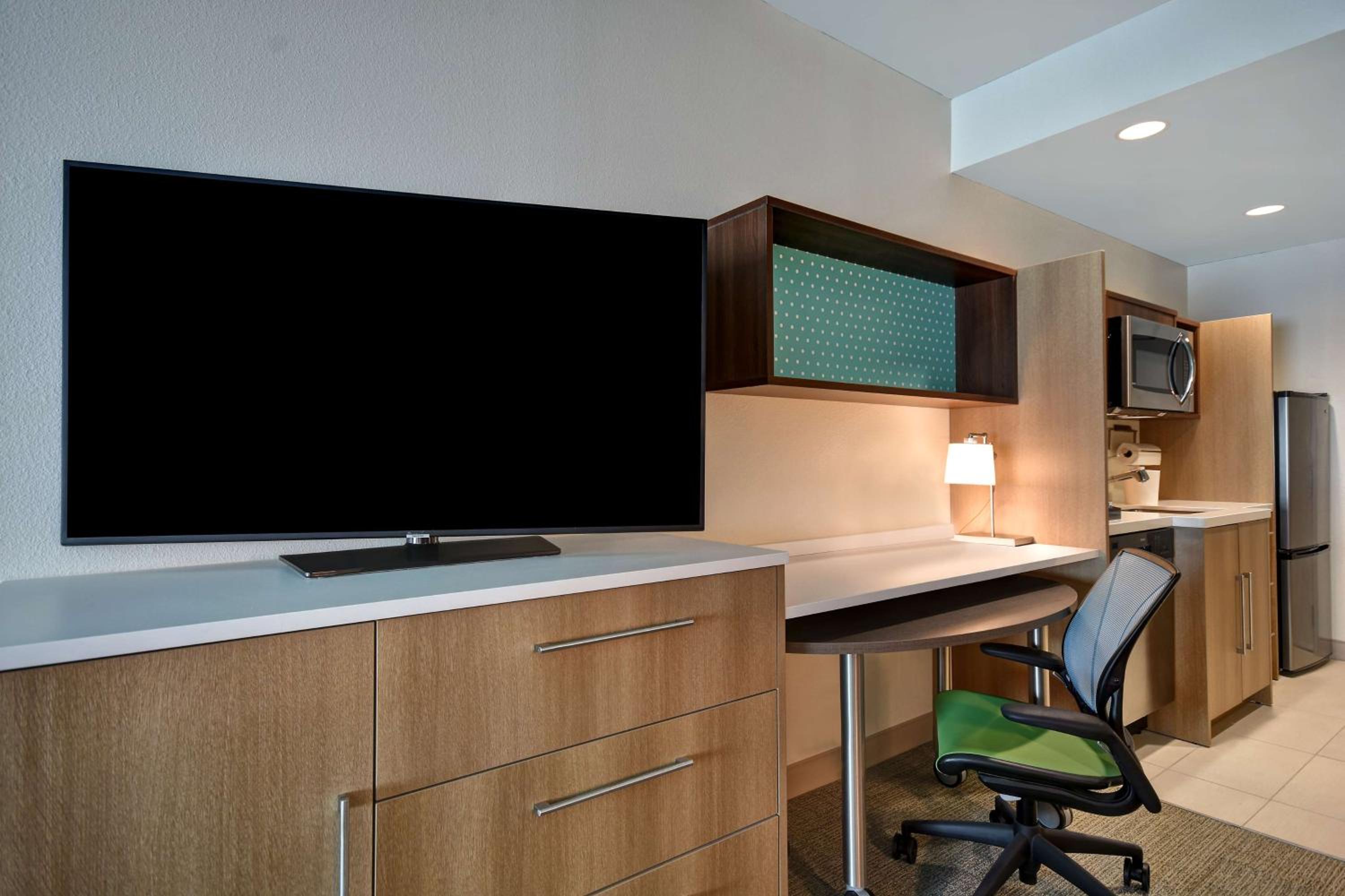 King Studio Suite - Non-Smoking - Photo 3