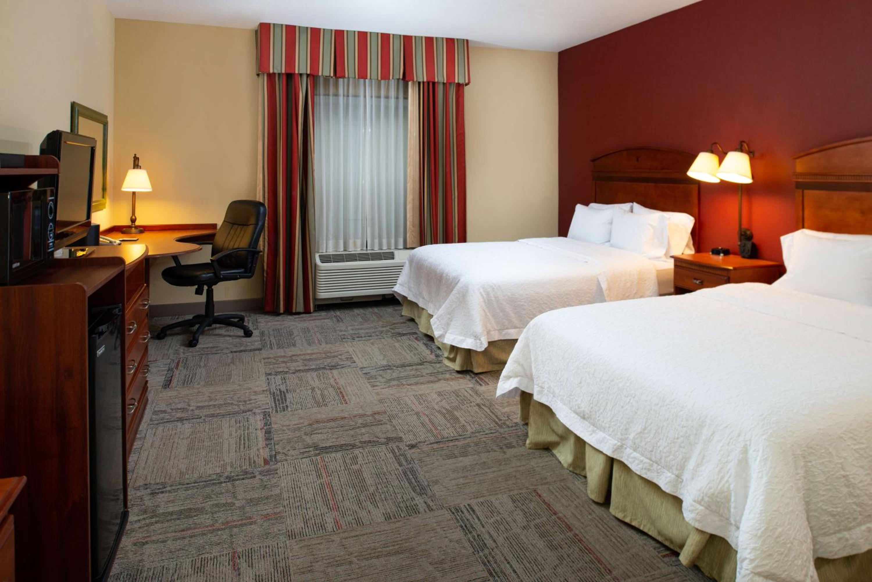 Queen Room with Two Queen Beds - Mobility Access/Non-Smoking photo 1