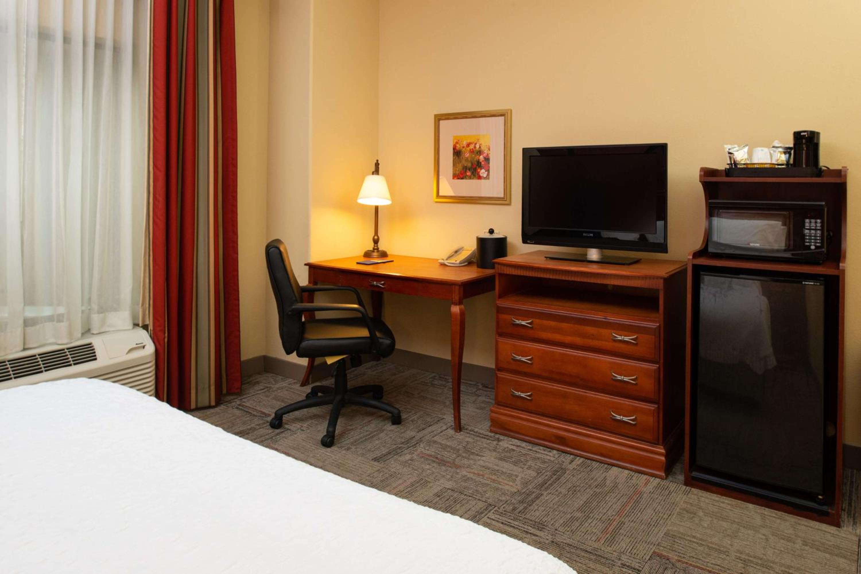 King Room with Roll-In Shower - Mobility Access/Non-Smoking photo 1