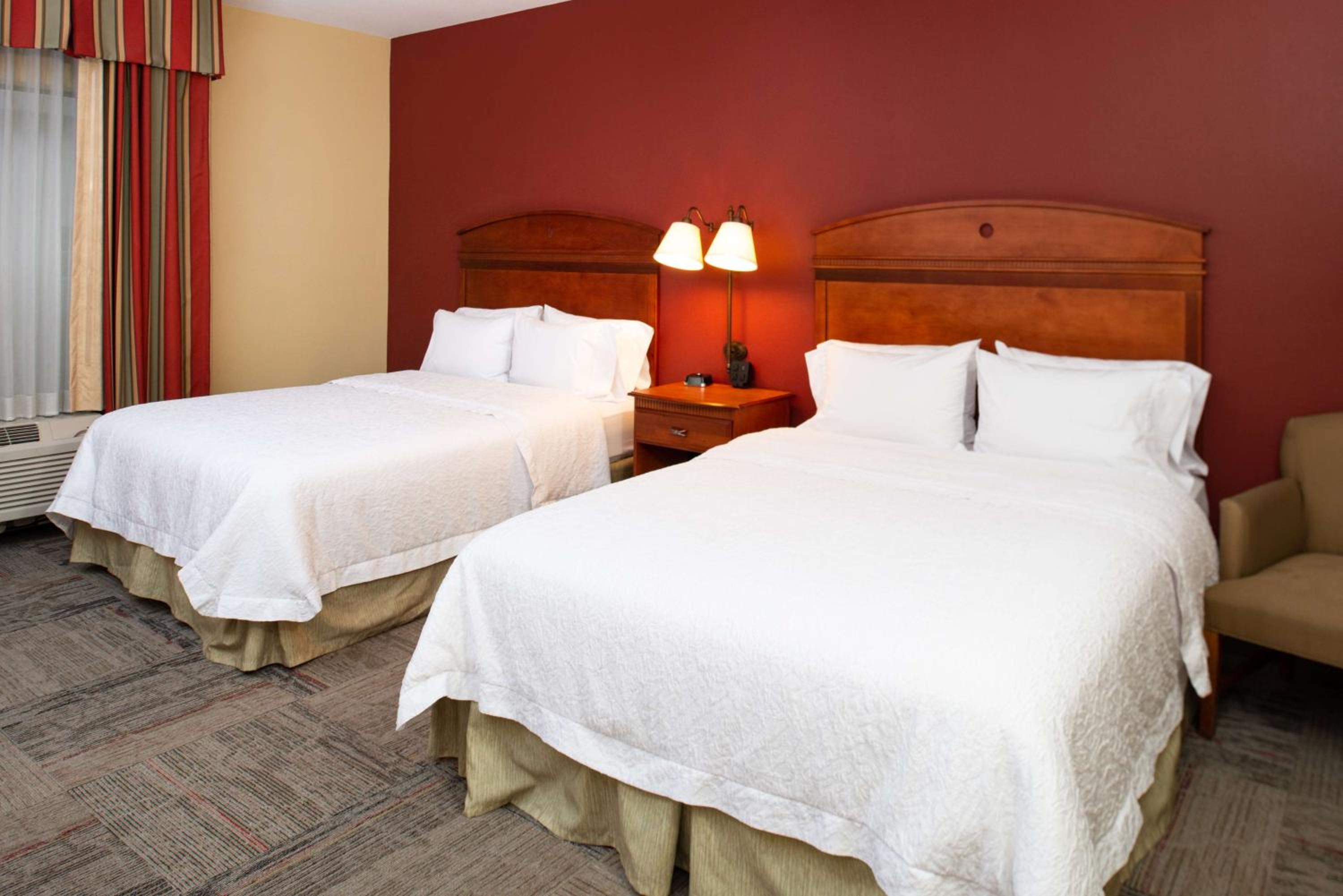 Queen Room with Two Queen Beds - Mobility Access/Non-Smoking photo 2
