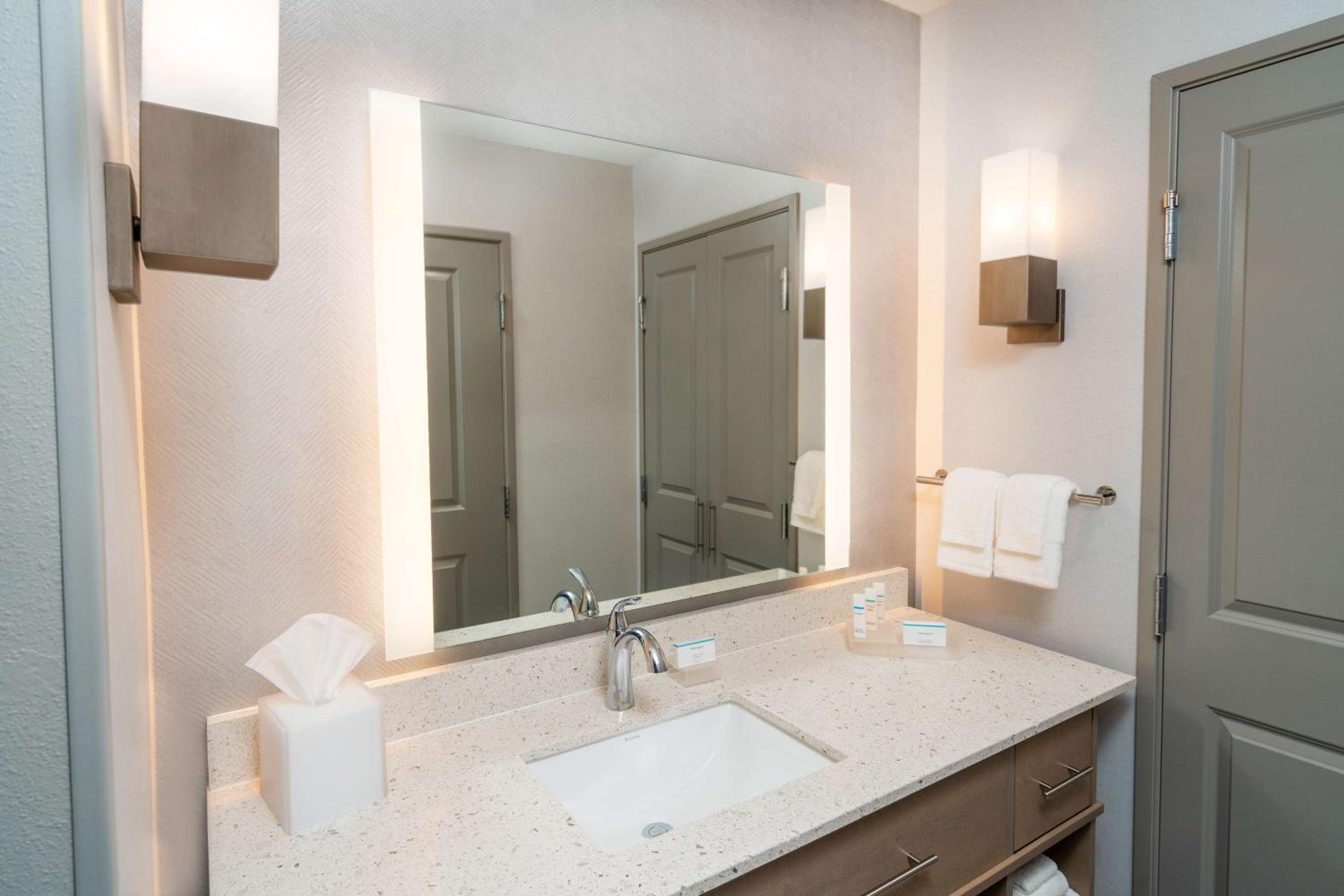 King Studio Suite - Hearing Access/Non-Smoking - Photo 6