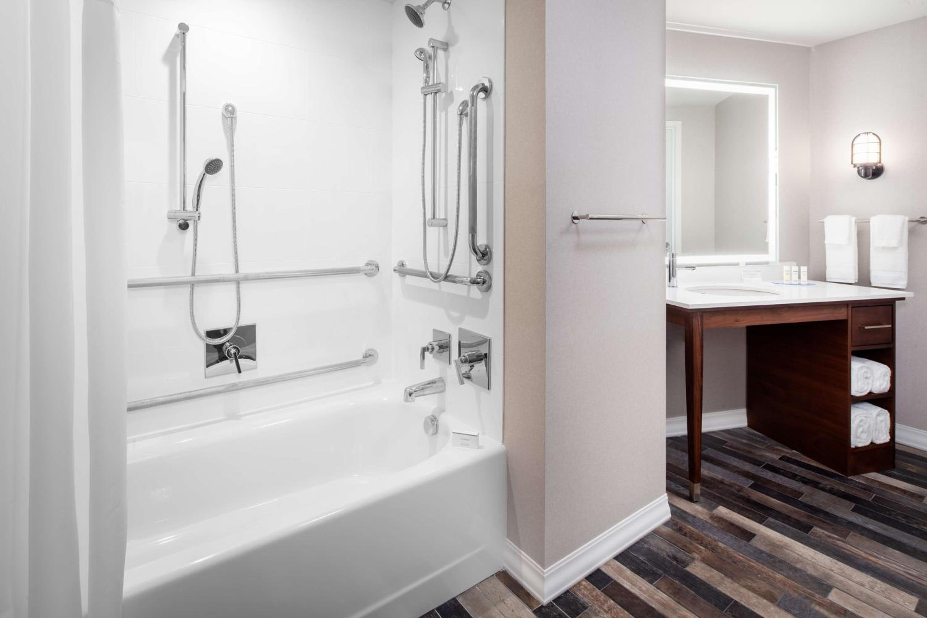 King Studio Suite with Mobility Accessible Tub