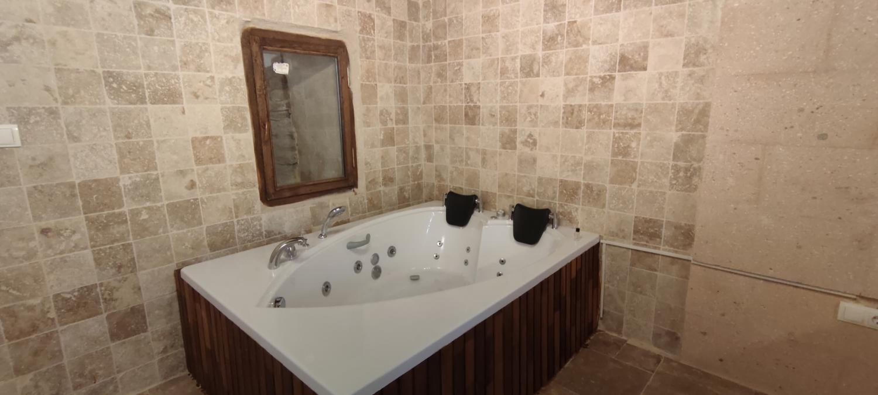 Suite With Hot Tub