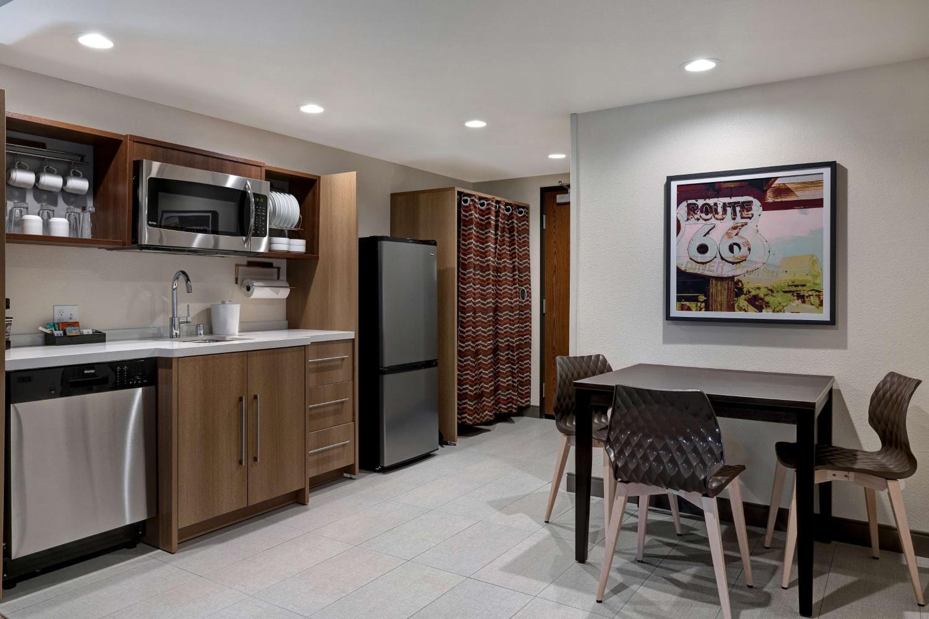 King Suite - Hearing Access/Non-Smoking - Photo 2
