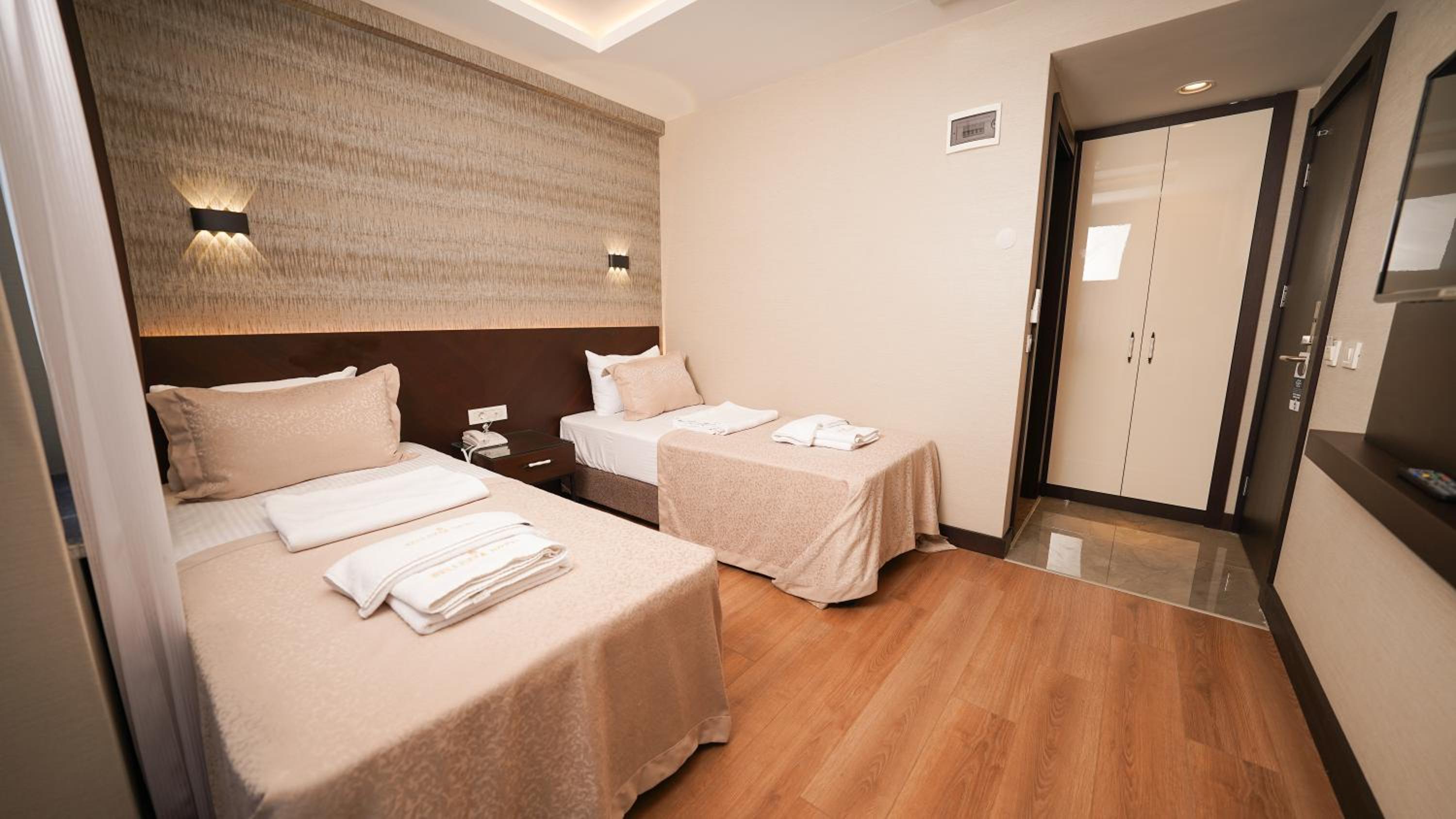 Deluxe Twin Room photo 2