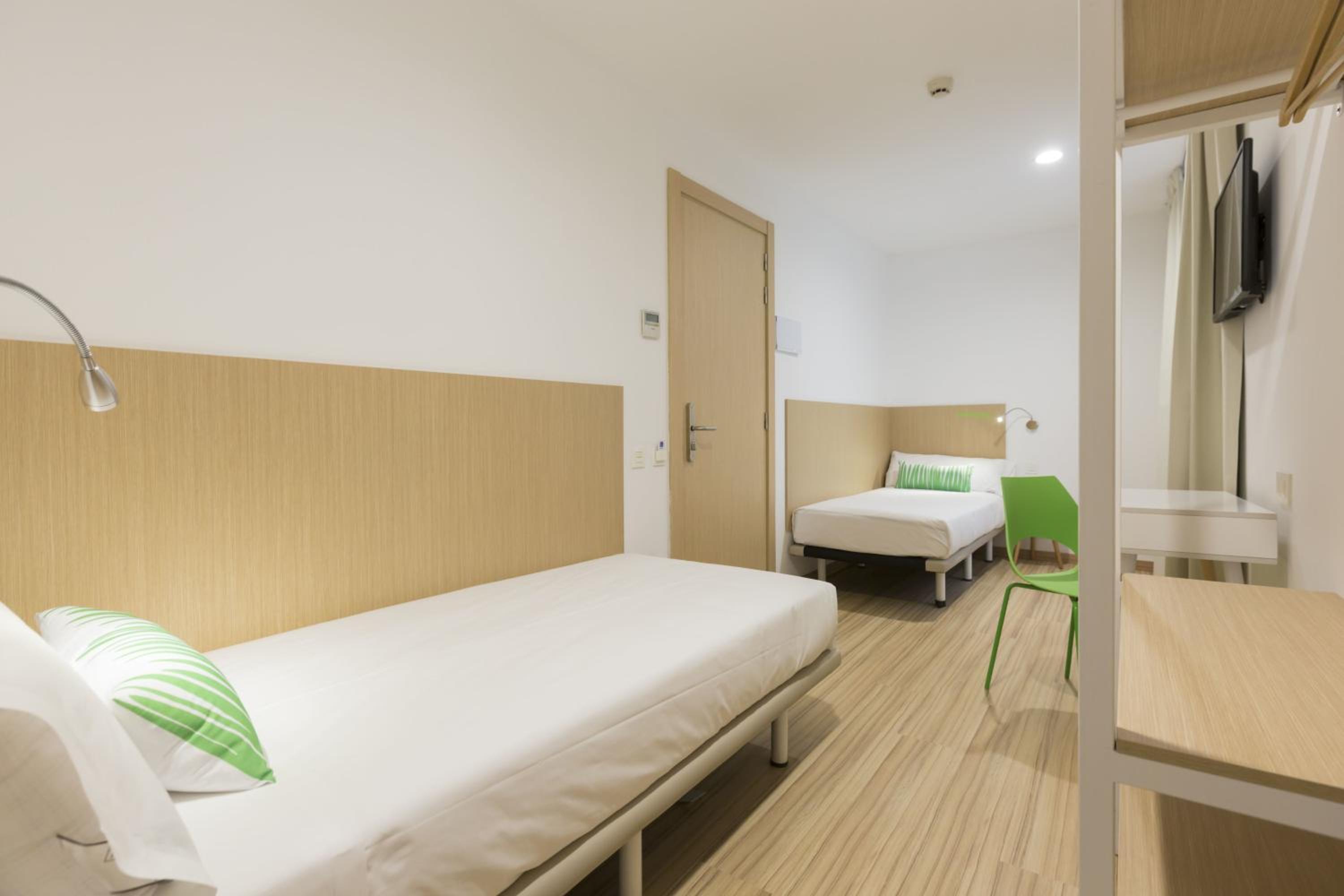 Budget Twin Room photo 3