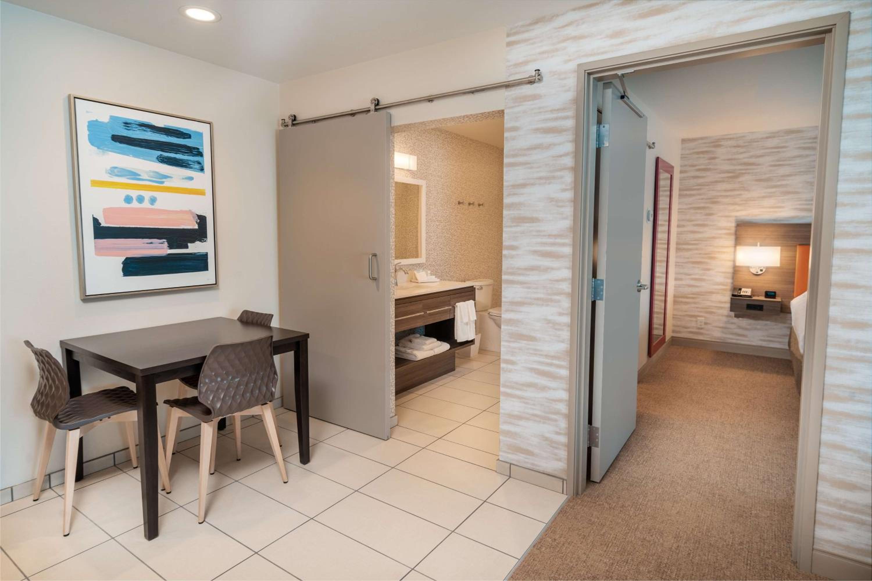 One-Bedroom King Suite - Non-Smoking - Photo 4