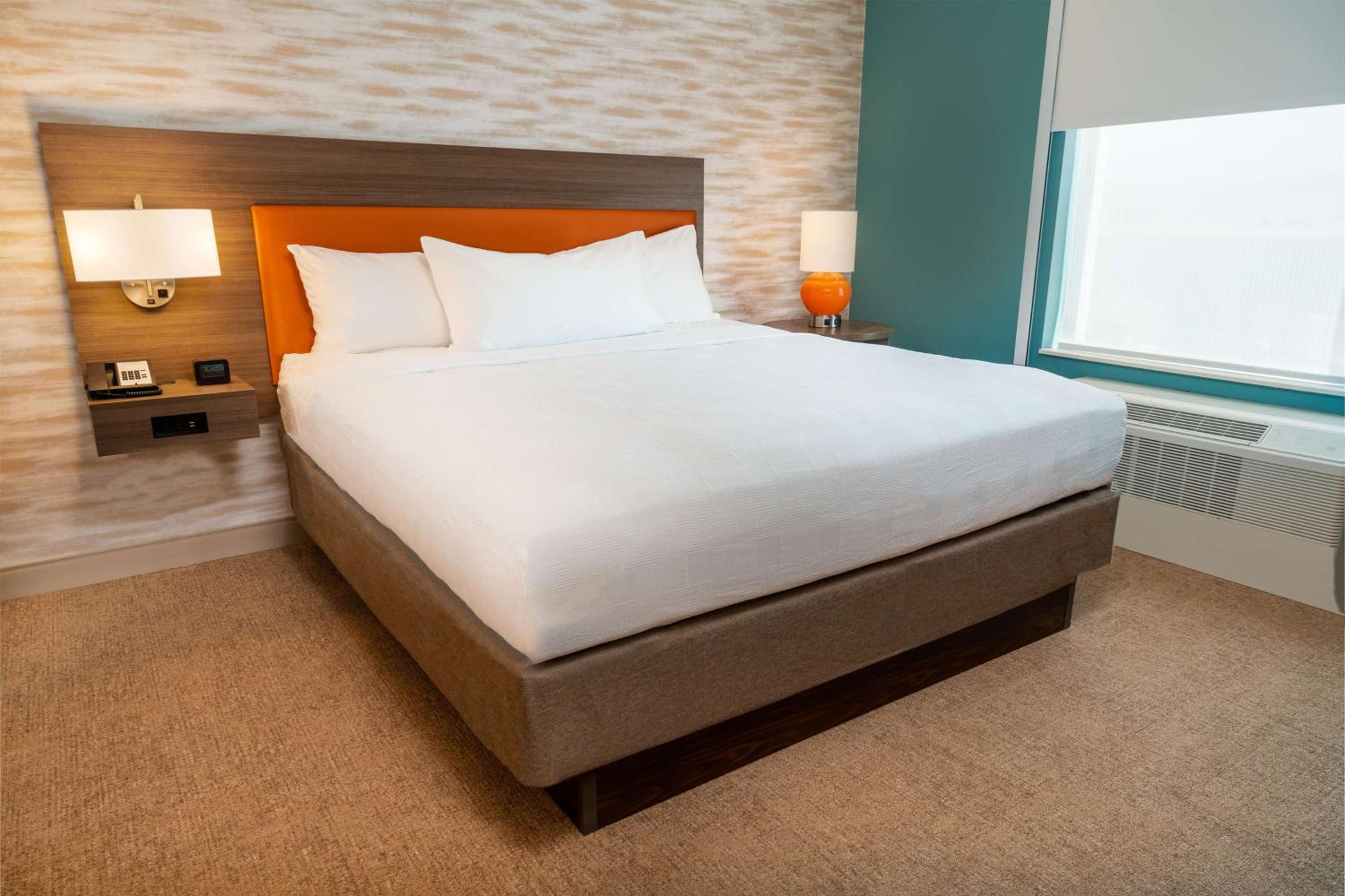 One-Bedroom King Suite - Non-Smoking - Photo 3