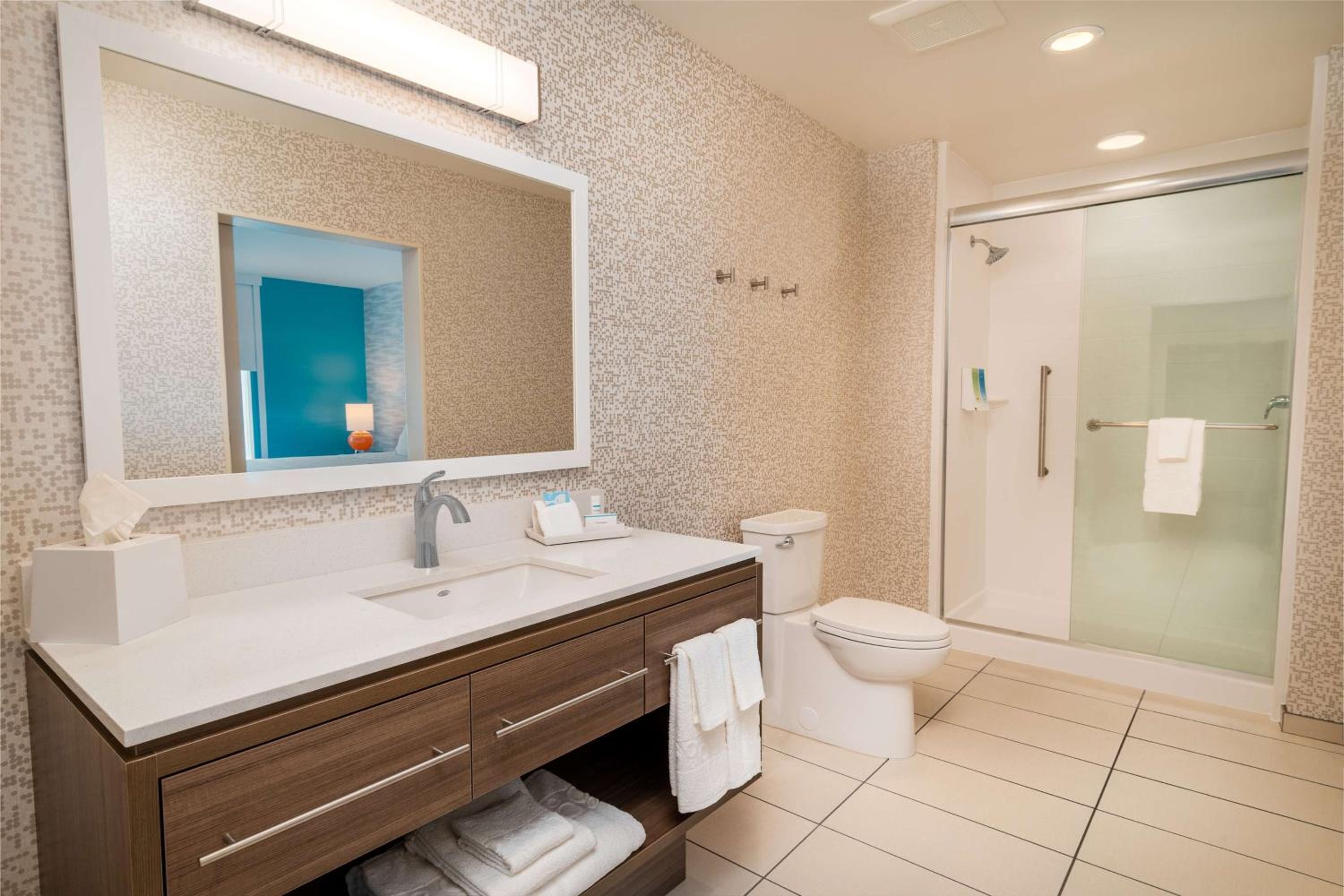 One-Bedroom King Suite - Non-Smoking - Photo 6