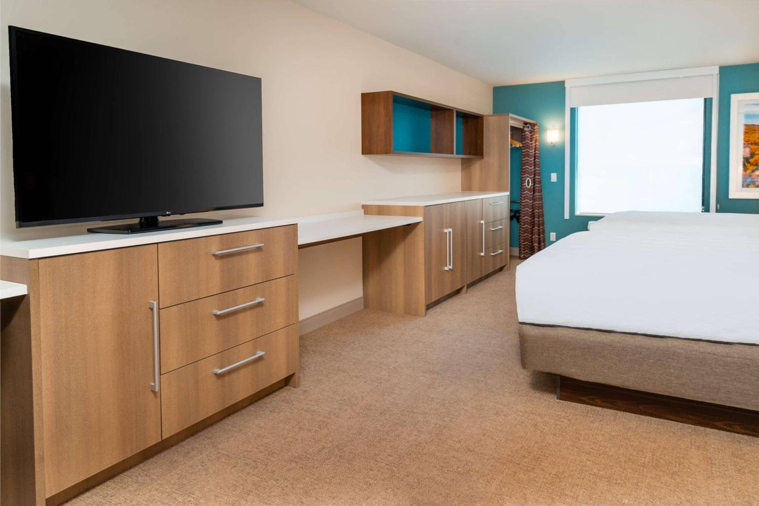 Queen Studio with Two Queen Beds - Non-Smoking - Photo 3